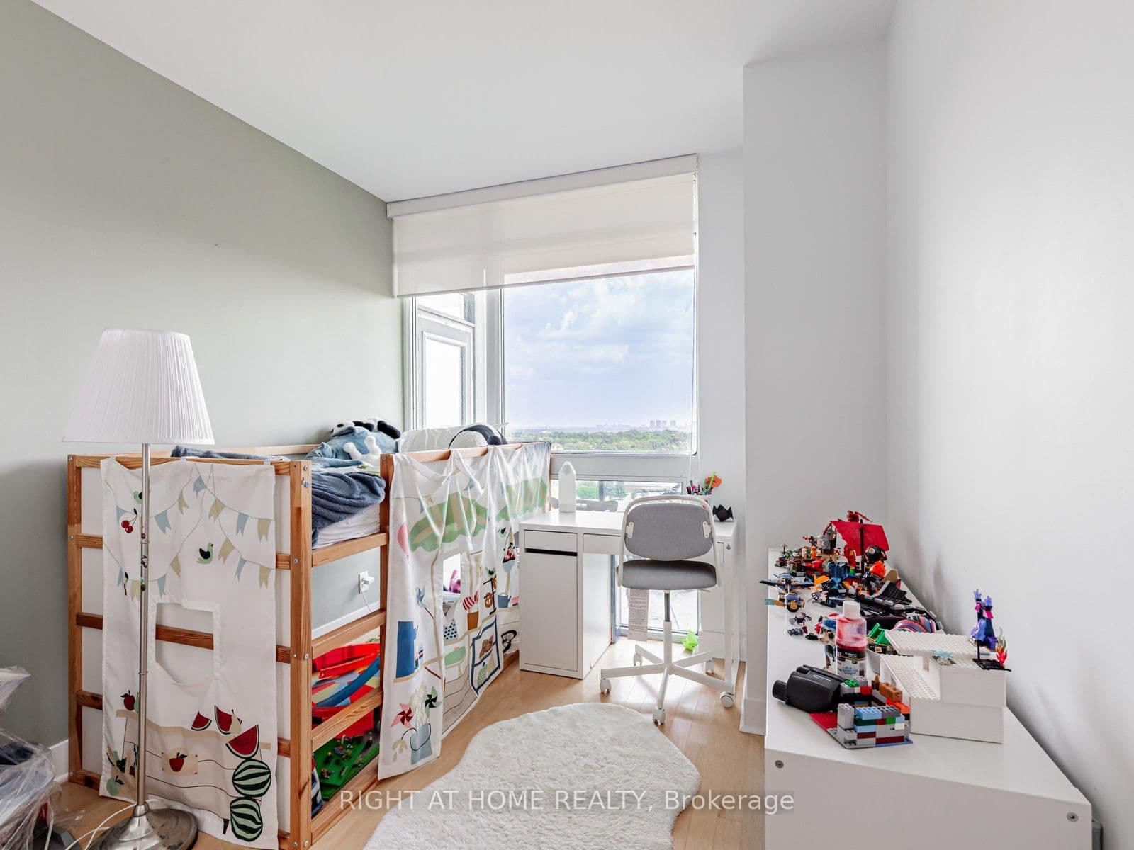26 Norton Avenue, Unit 1603 thumbnail 16