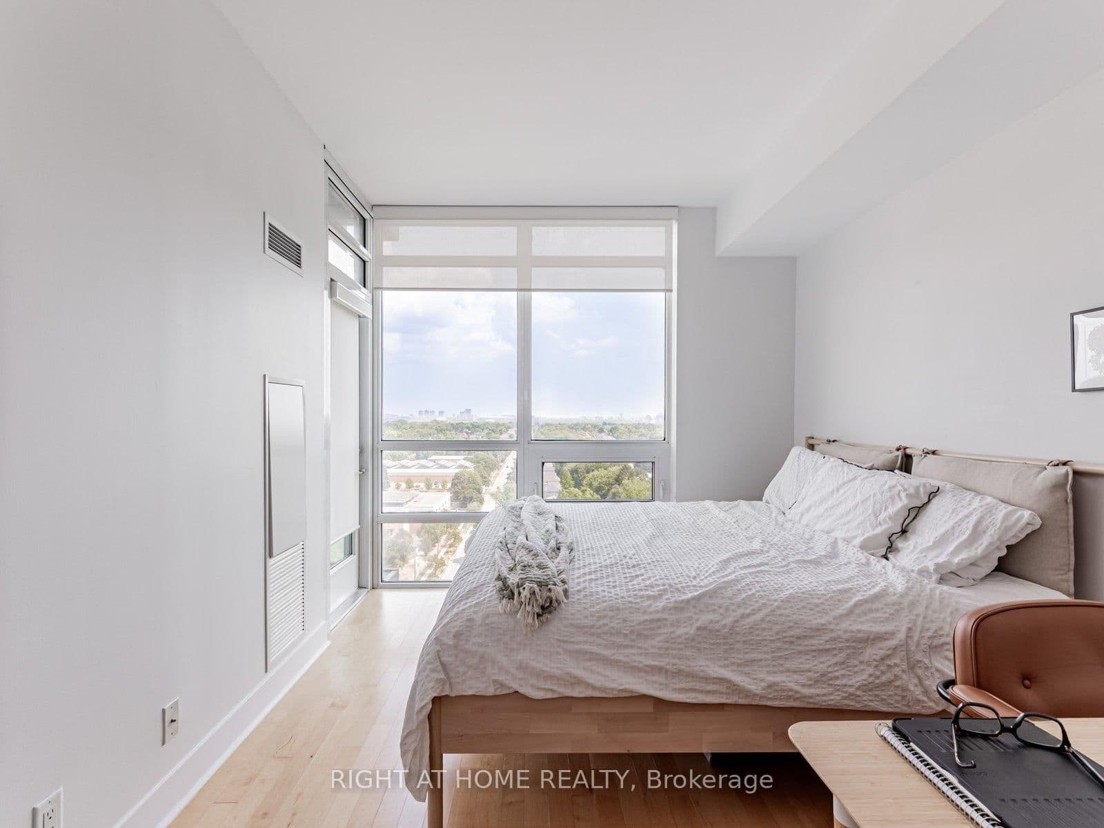 26 Norton Avenue, Unit 1603 thumbnail 17