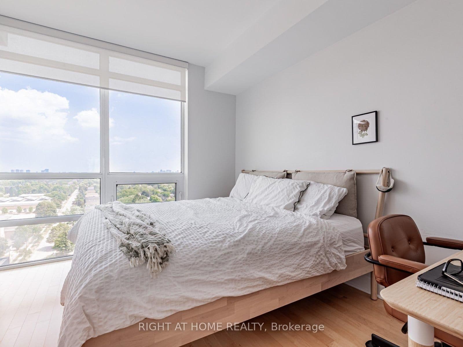 26 Norton Avenue, Unit 1603 thumbnail 18