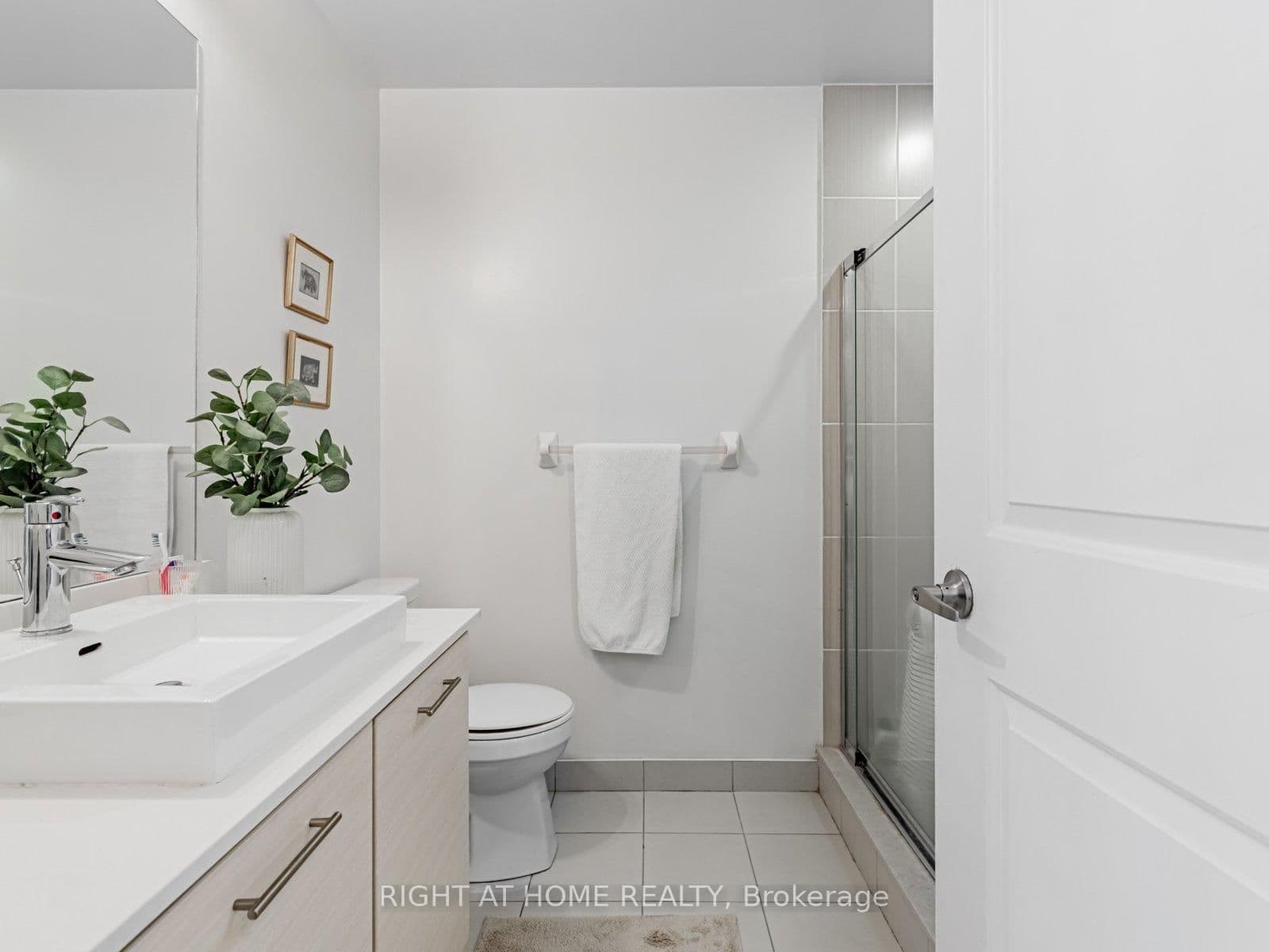 26 Norton Avenue, Unit 1603 thumbnail 20