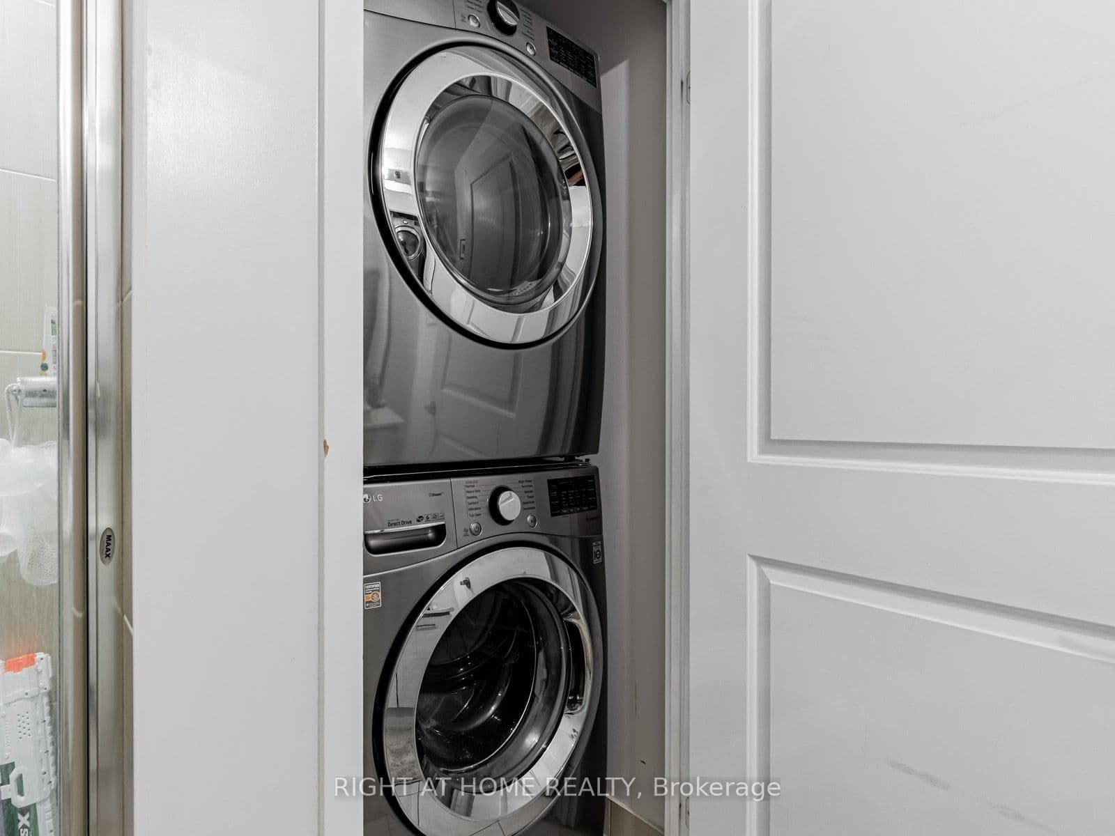 26 Norton Avenue, Unit 1603 thumbnail 21