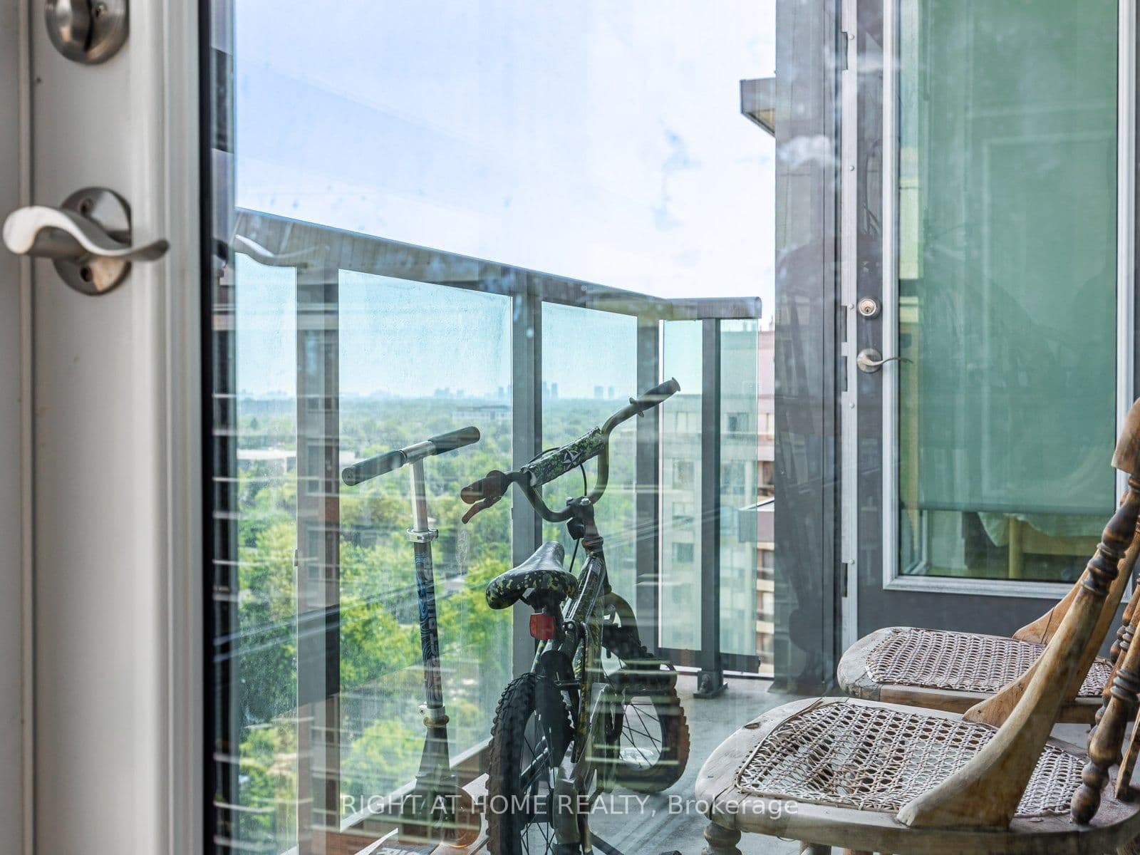 26 Norton Avenue, Unit 1603 thumbnail 23