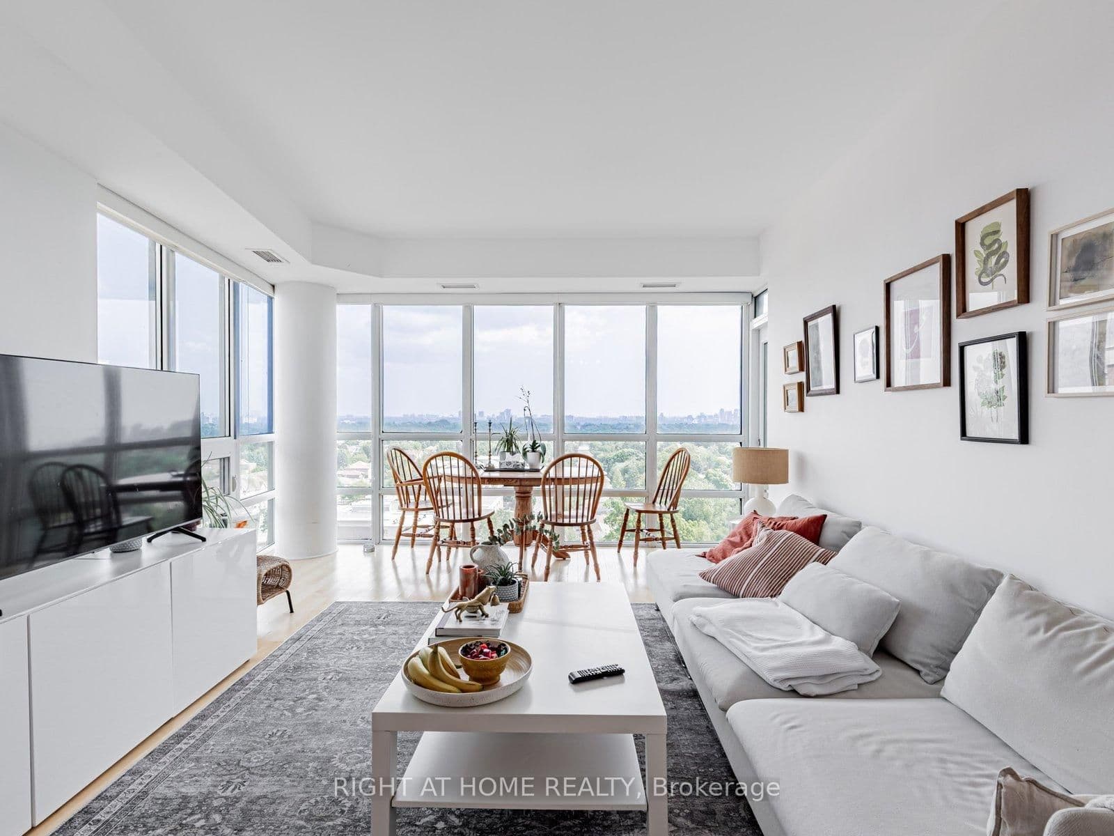 26 Norton Avenue, Unit 1603 thumbnail 9