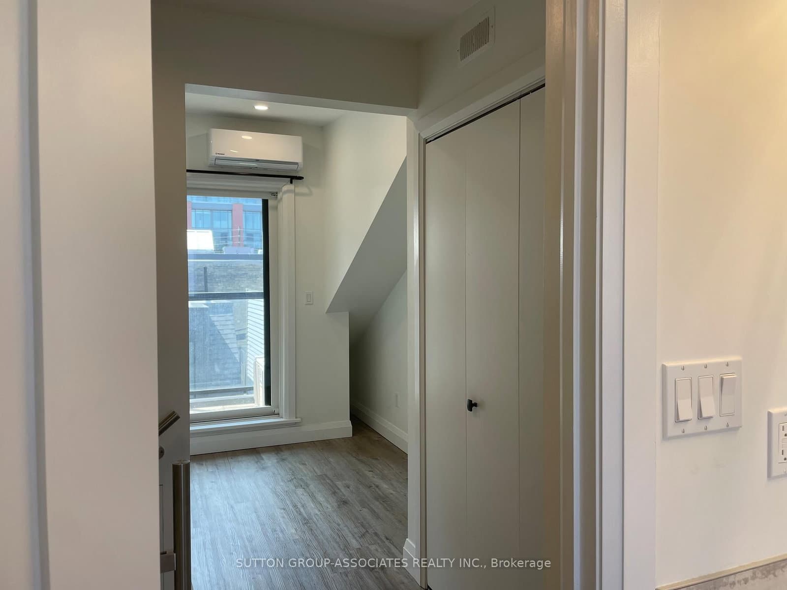 9 Whitaker Avenue, Unit 2 thumbnail 7