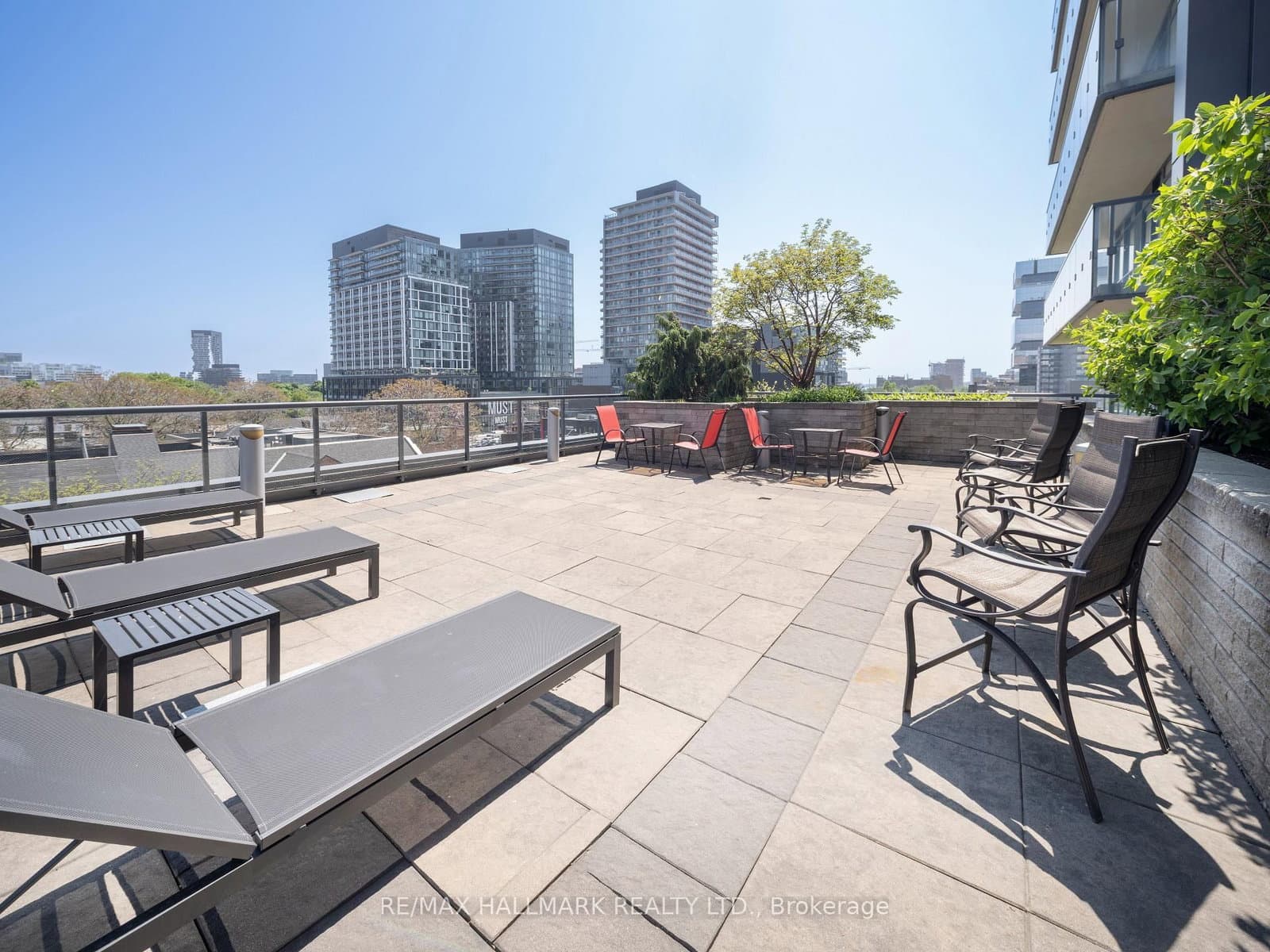132 Berkeley Street, Unit 1004 thumbnail 13