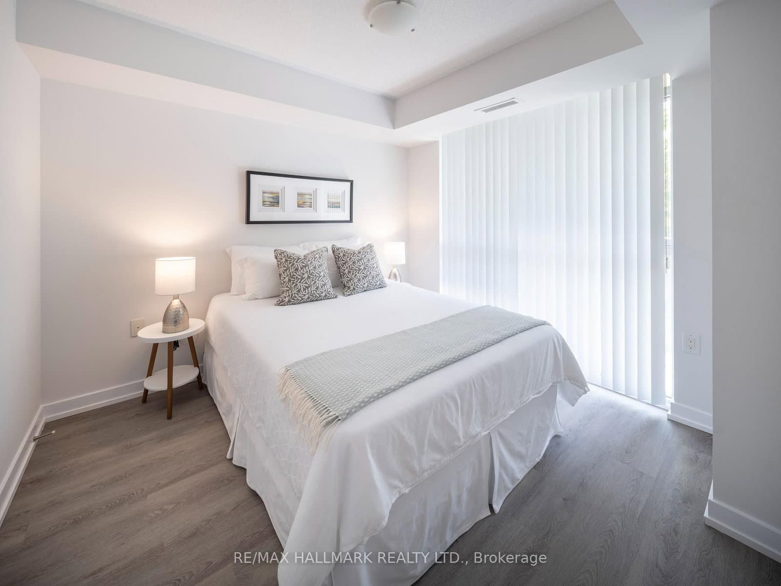 132 Berkeley Street, Unit 1004 thumbnail 5