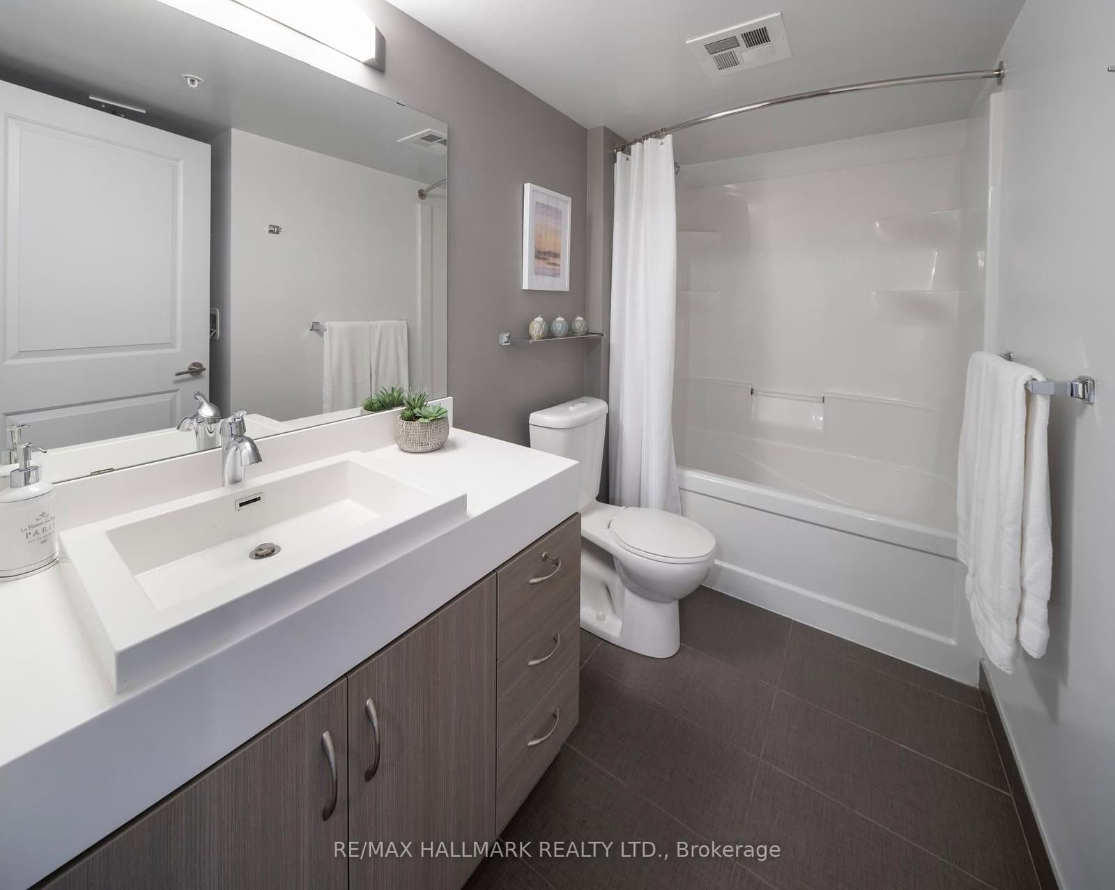132 Berkeley Street, Unit 1004 thumbnail 6
