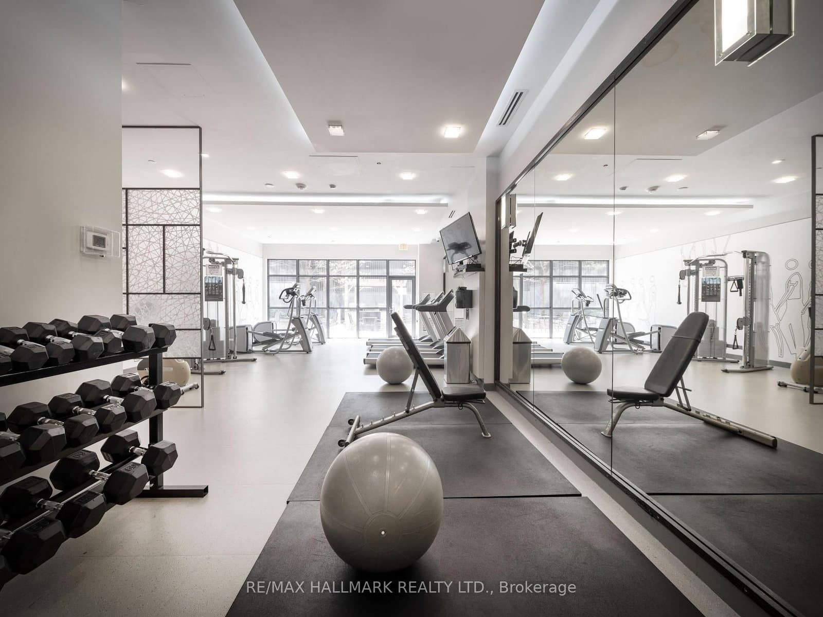 132 Berkeley Street, Unit 1004 thumbnail 9