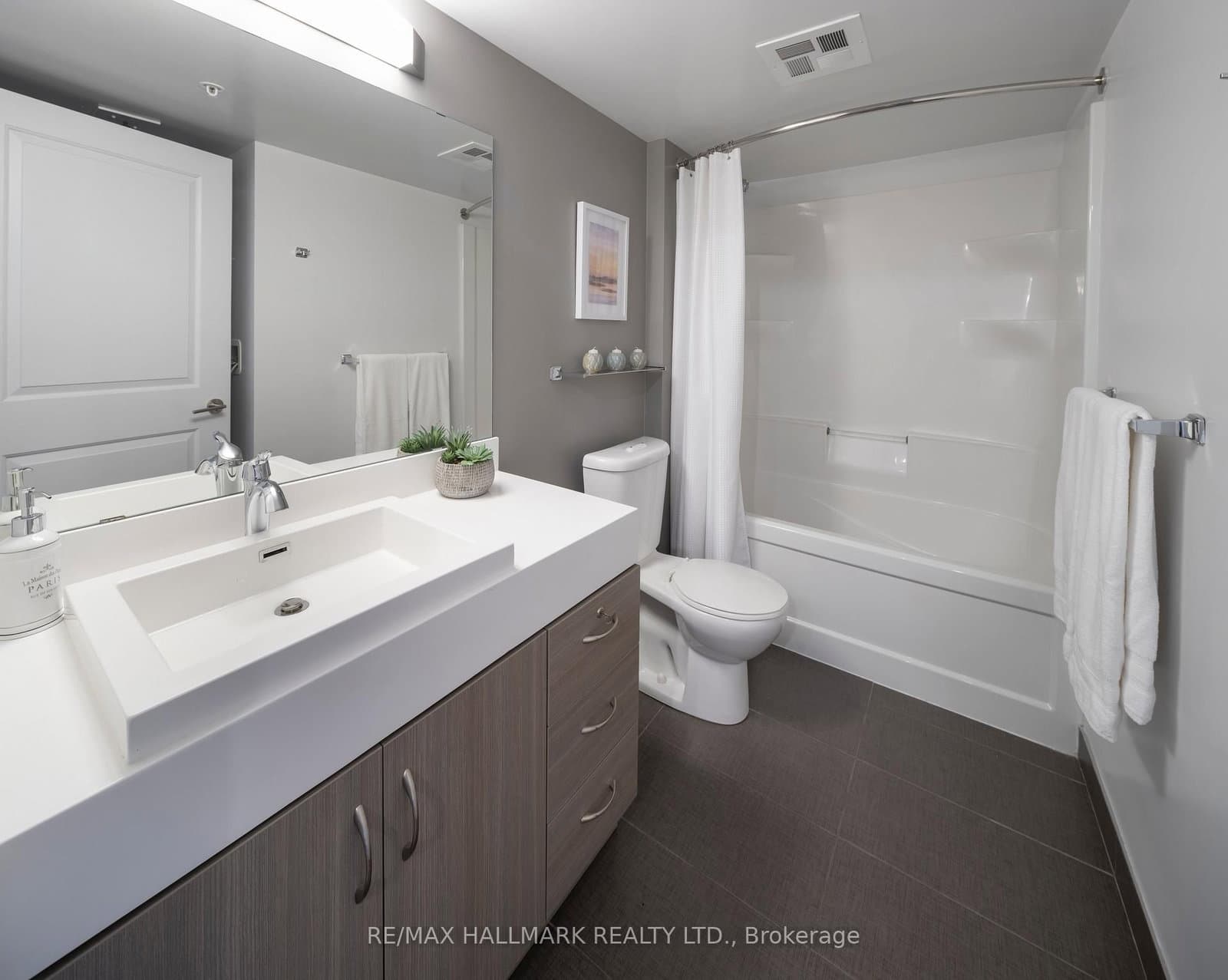 132 Berkeley Street, Unit 704 thumbnail 7