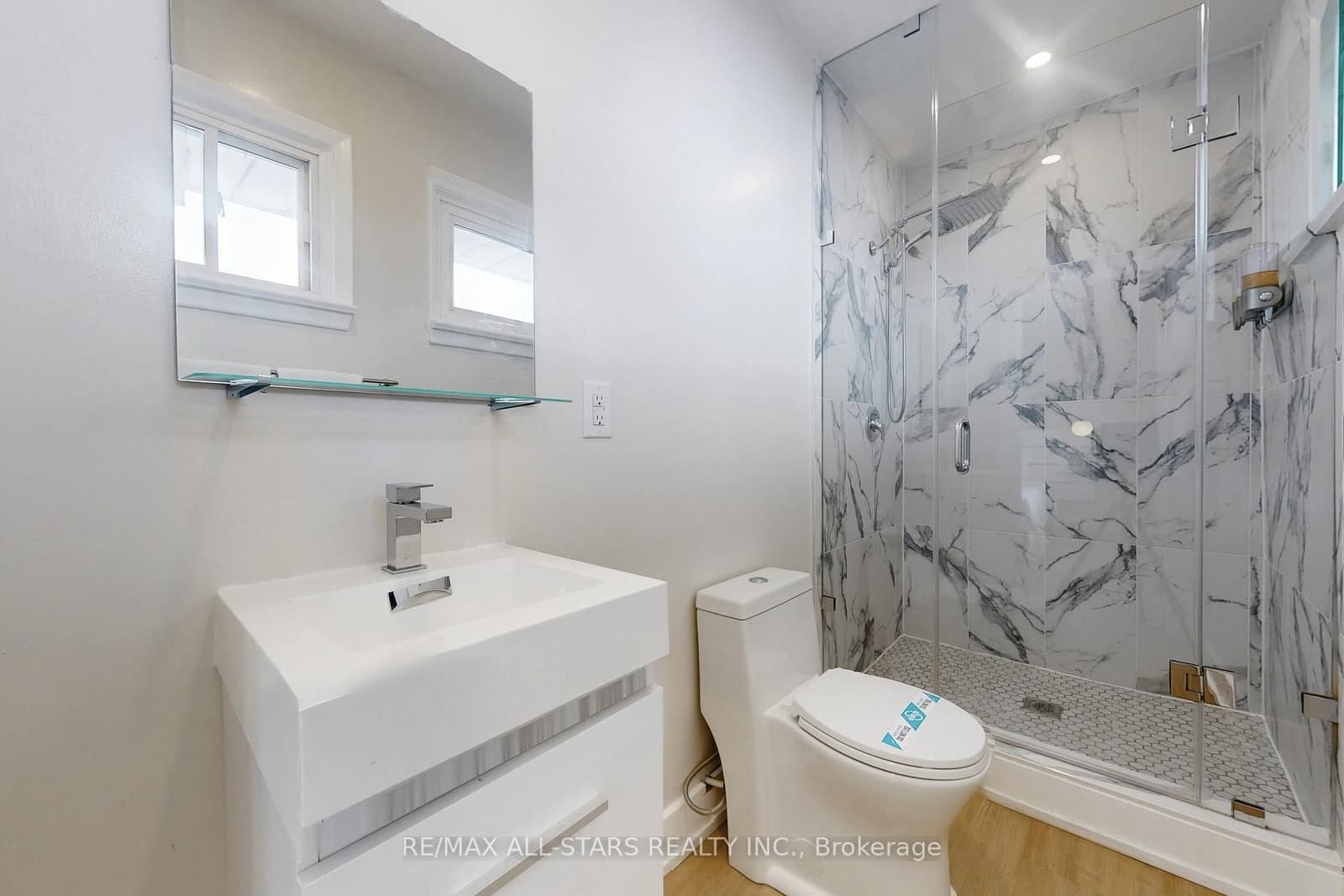 105 Betty Ann Drive thumbnail 11