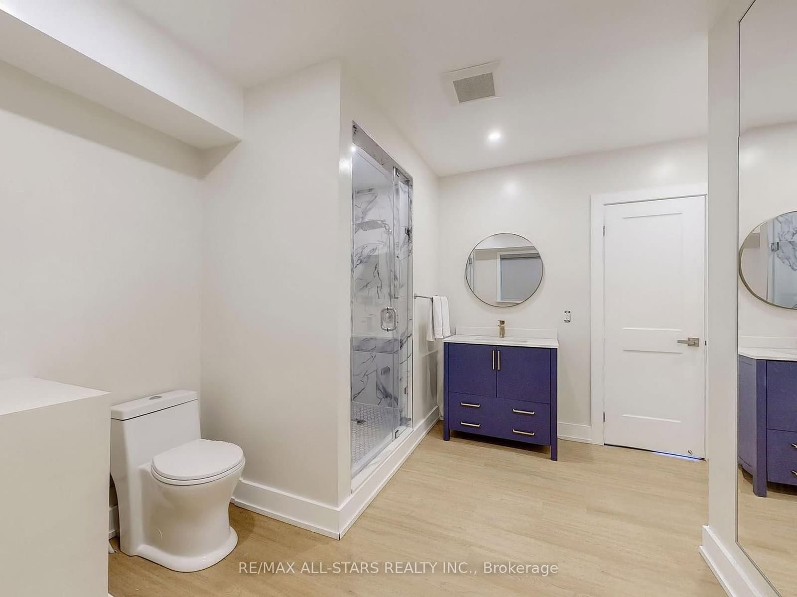 105 Betty Ann Drive thumbnail 17
