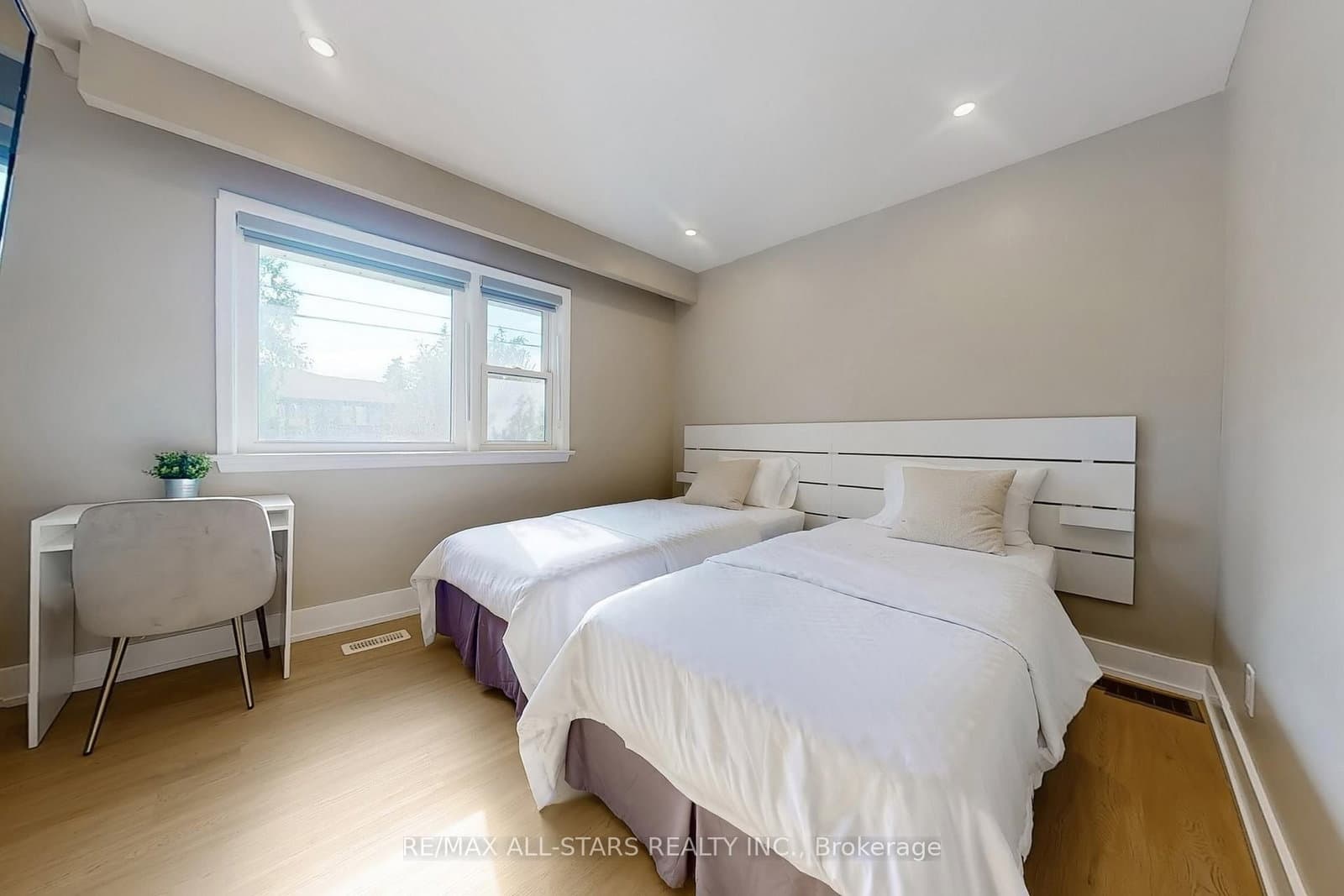 105 Betty Ann Drive thumbnail 18