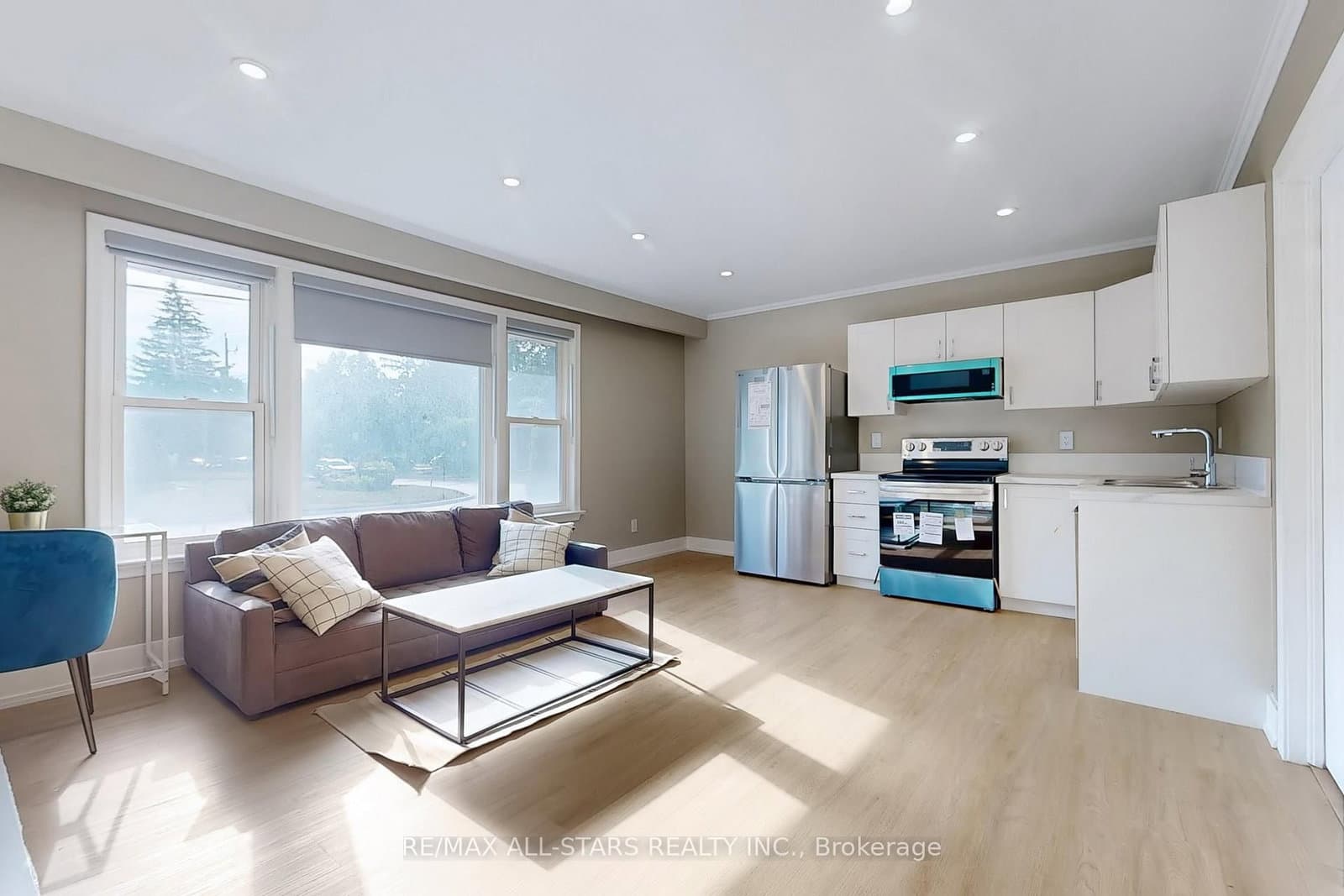105 Betty Ann Drive thumbnail 2
