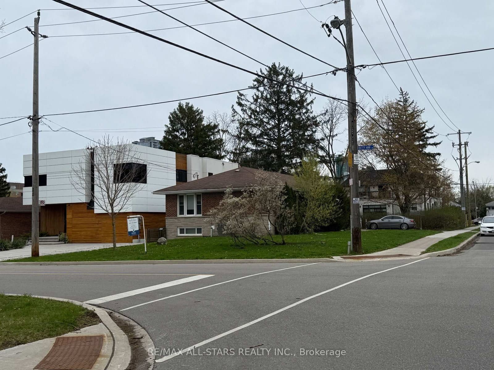 105 Betty Ann Drive thumbnail 23