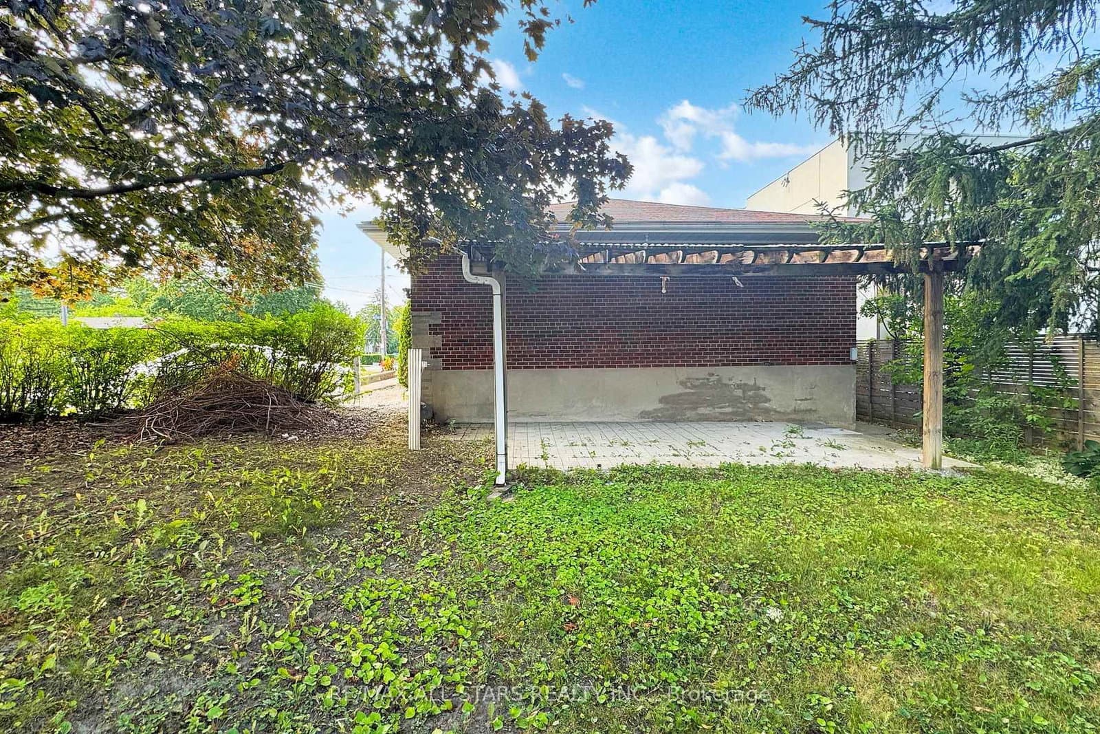 105 Betty Ann Drive thumbnail 30