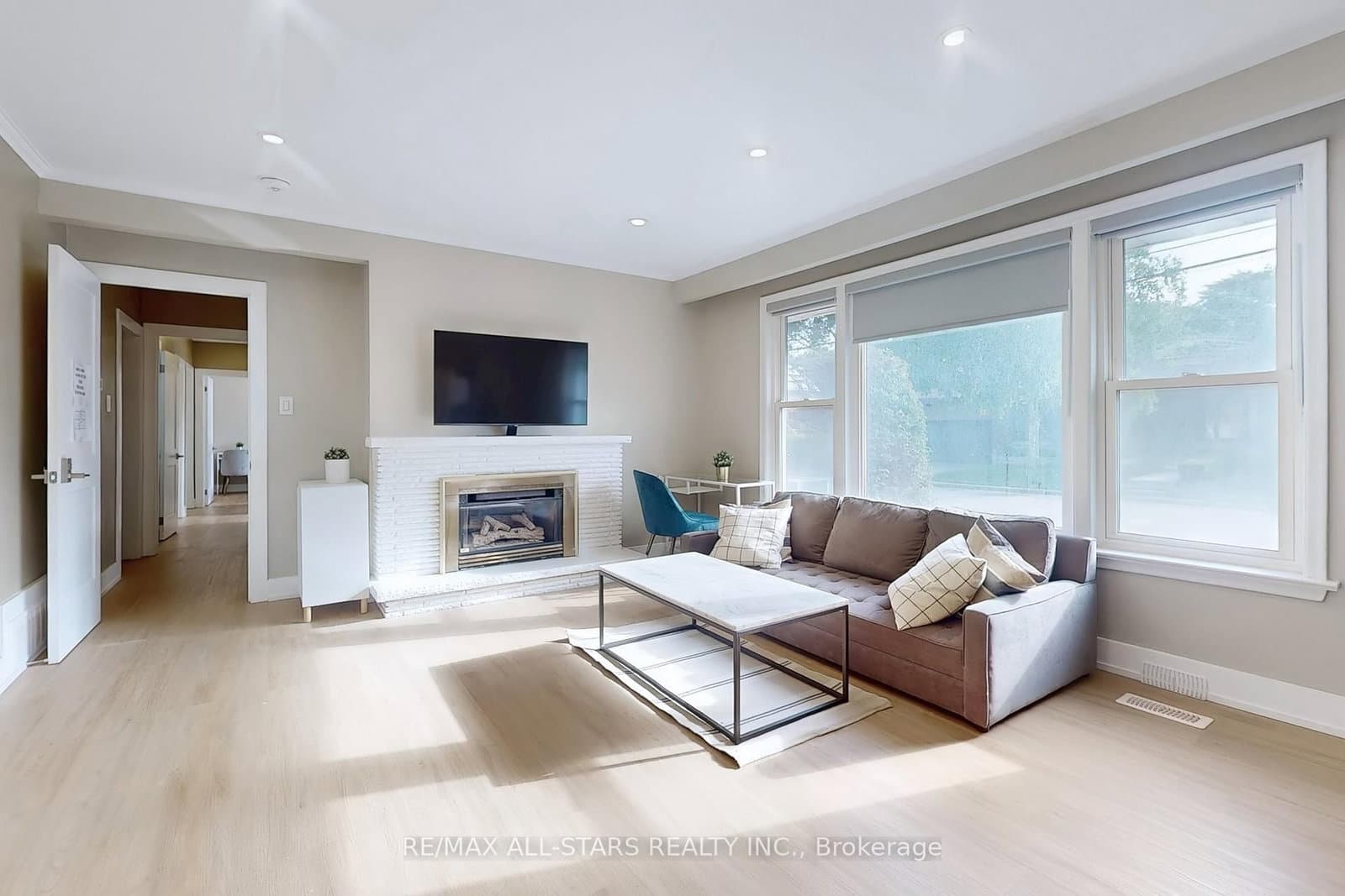 105 Betty Ann Drive thumbnail 4