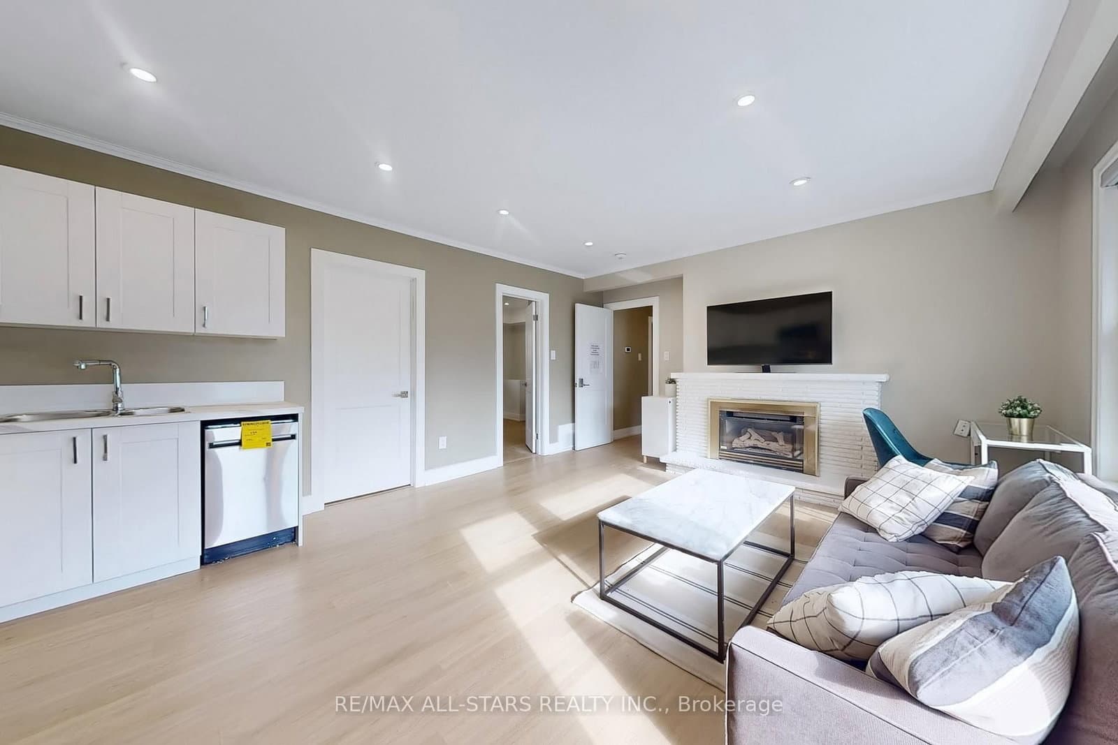 105 Betty Ann Drive thumbnail 5