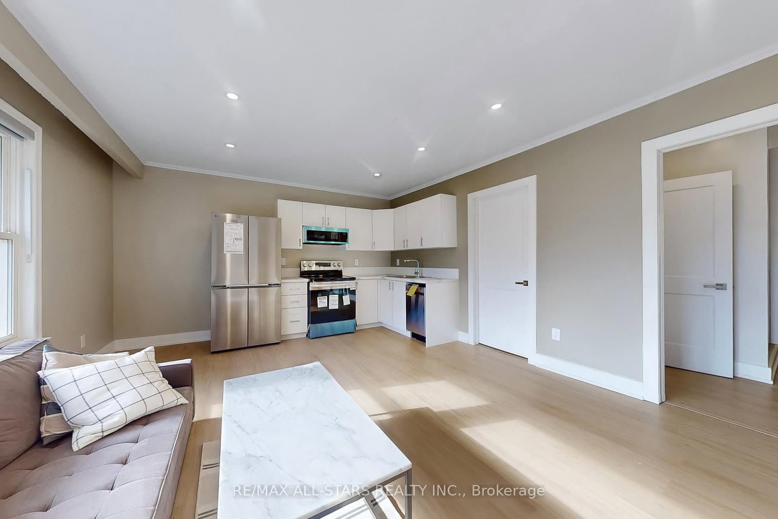 105 Betty Ann Drive thumbnail 6