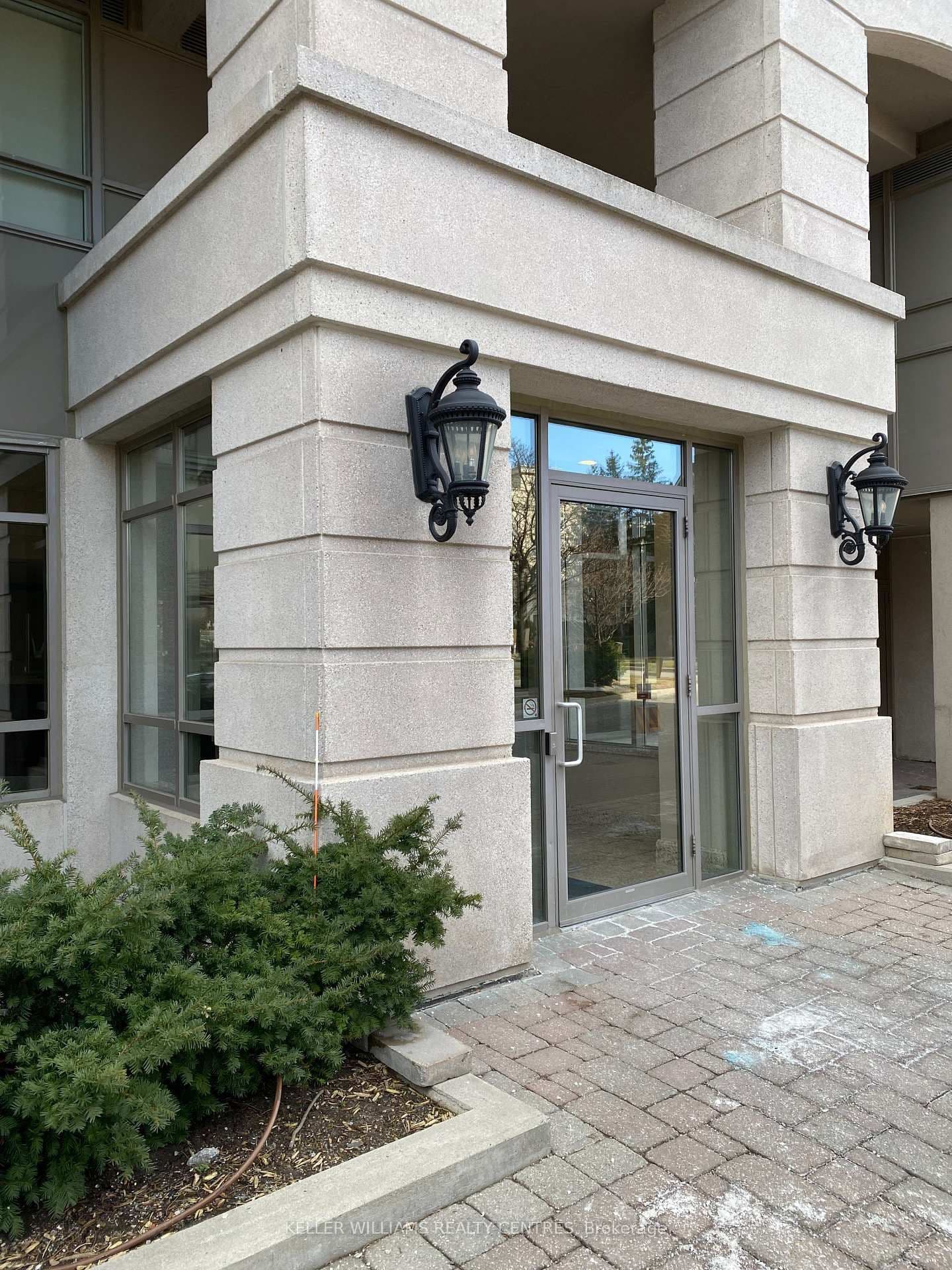1 Clairtrell Road, Unit 1005 thumbnail 2