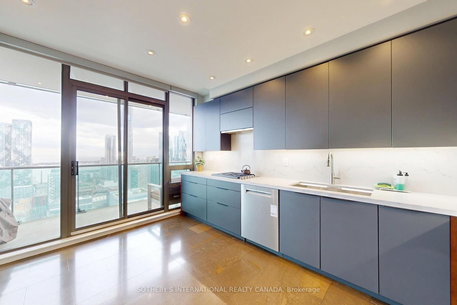 33 Lombard Street, Unit 4204 thumbnail 13