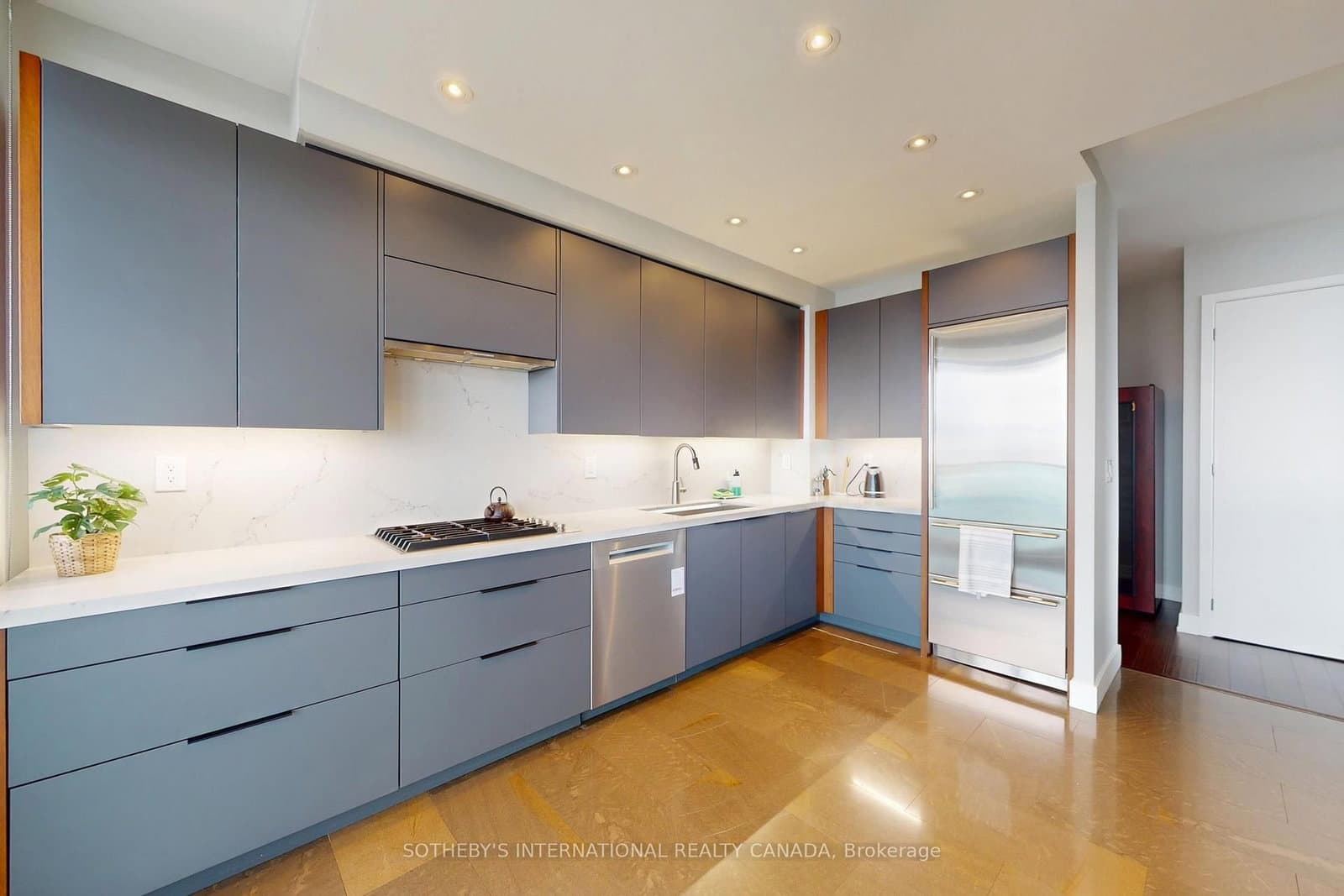 33 Lombard Street, Unit 4204 thumbnail 15