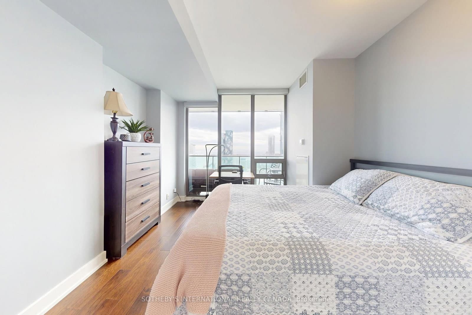 33 Lombard Street, Unit 4204 thumbnail 22