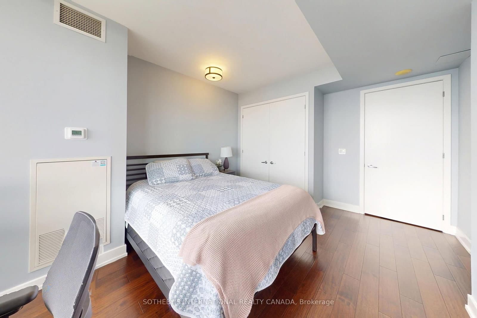 33 Lombard Street, Unit 4204 thumbnail 23