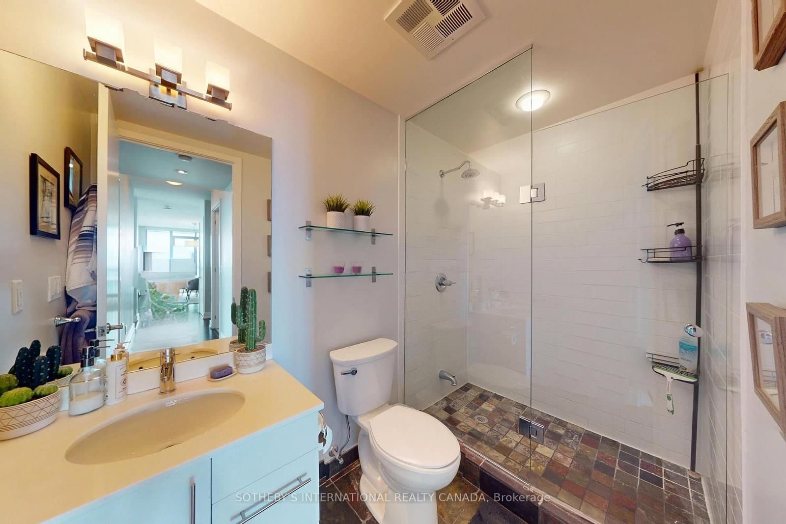 33 Lombard Street, Unit 4204 thumbnail 27