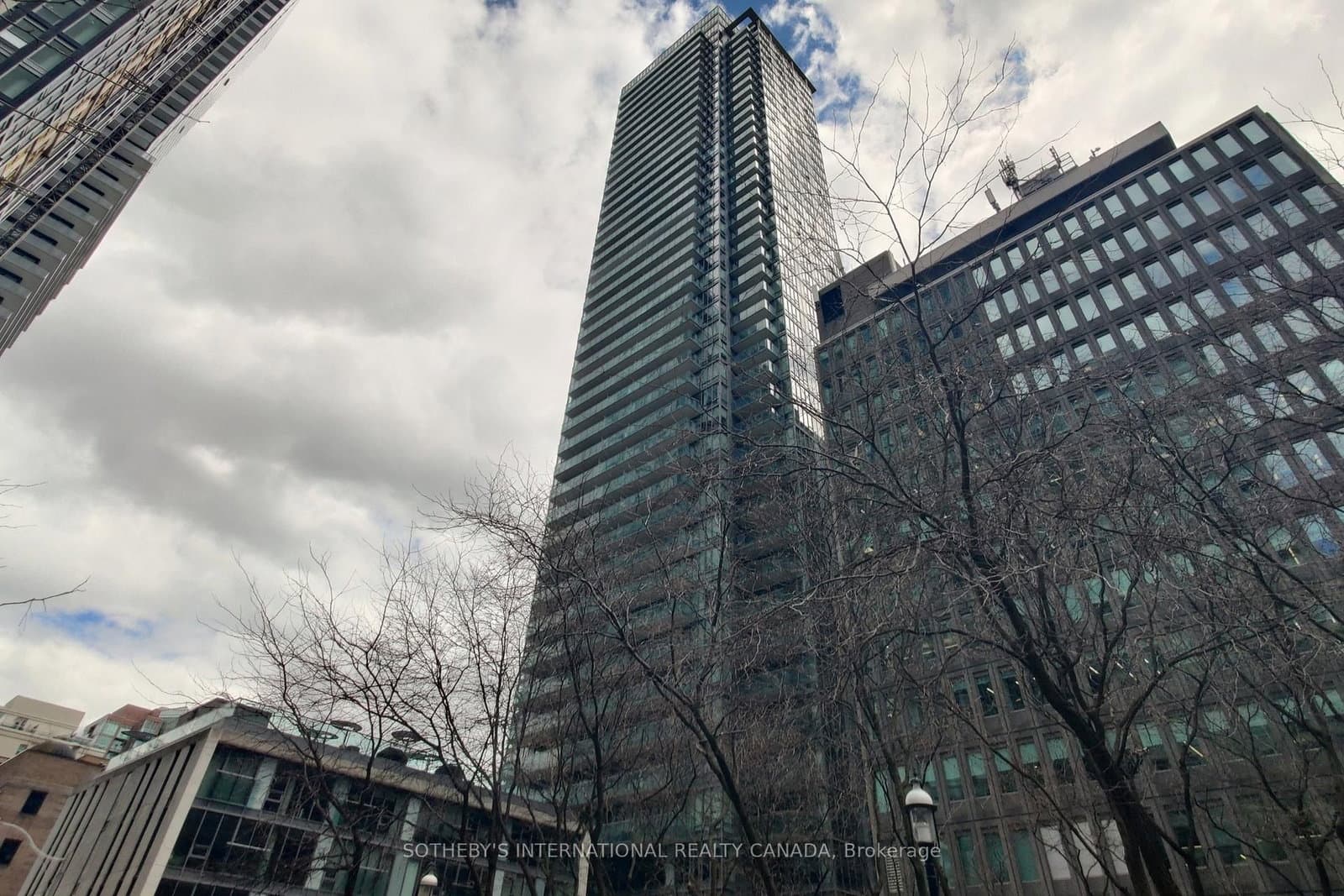 33 Lombard Street, Unit 4204 thumbnail 43