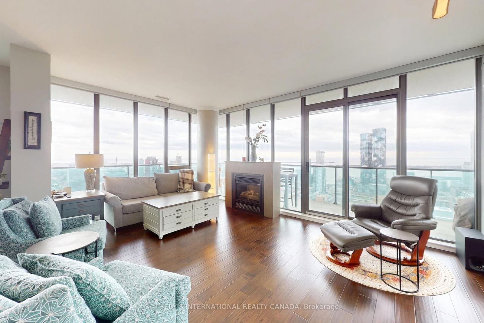 33 Lombard Street, Unit 4204 thumbnail 5