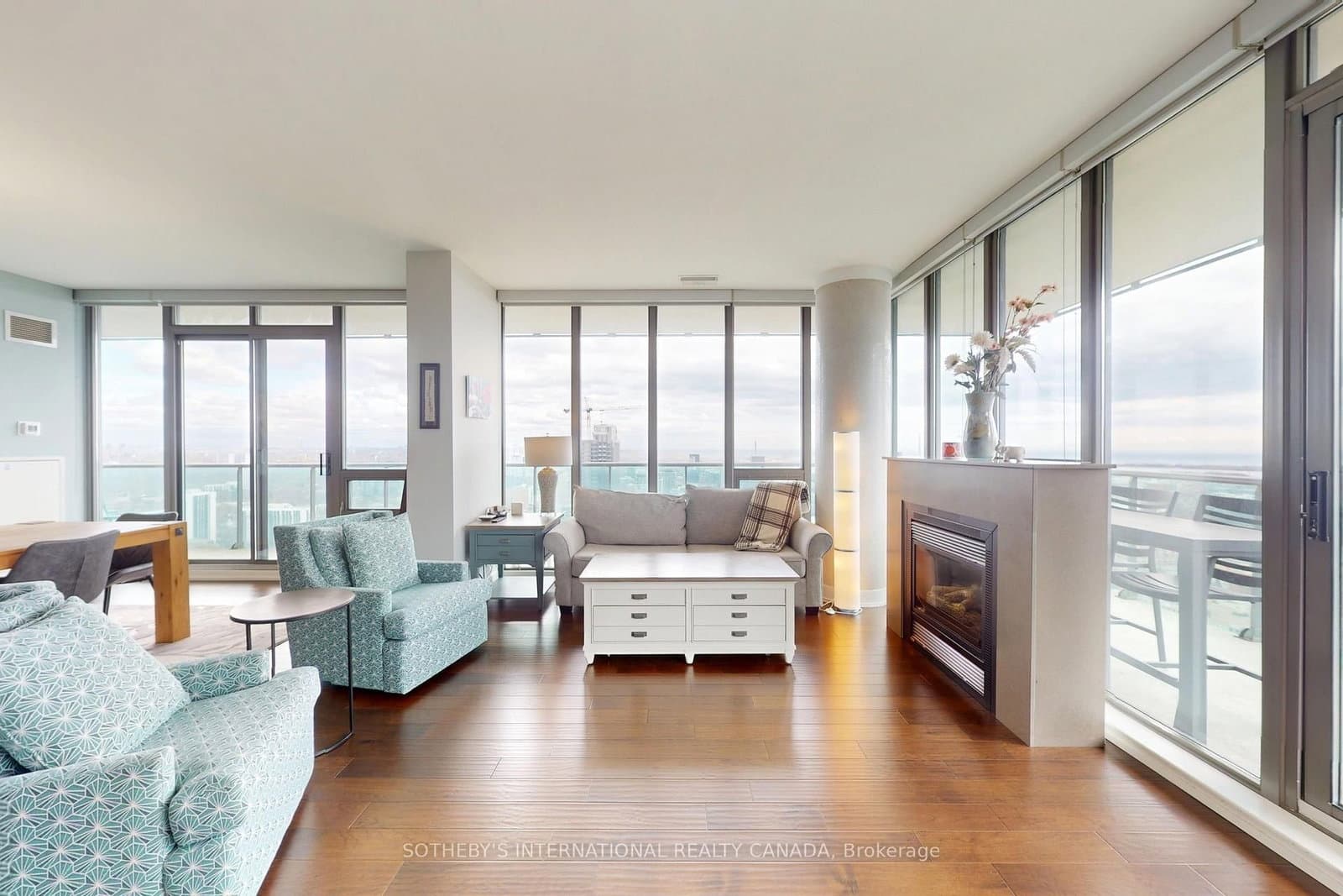 33 Lombard Street, Unit 4204 thumbnail 6