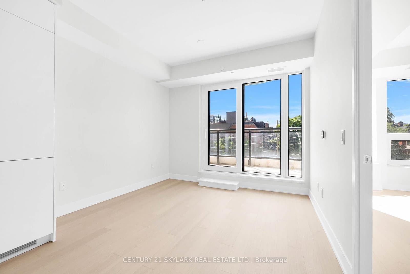 322 Dupont Street, Unit 206 thumbnail 10