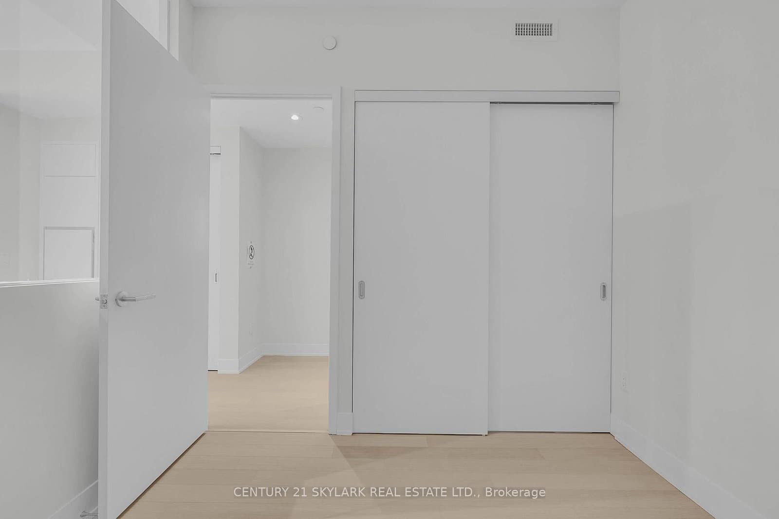 322 Dupont Street, Unit 206 thumbnail 18