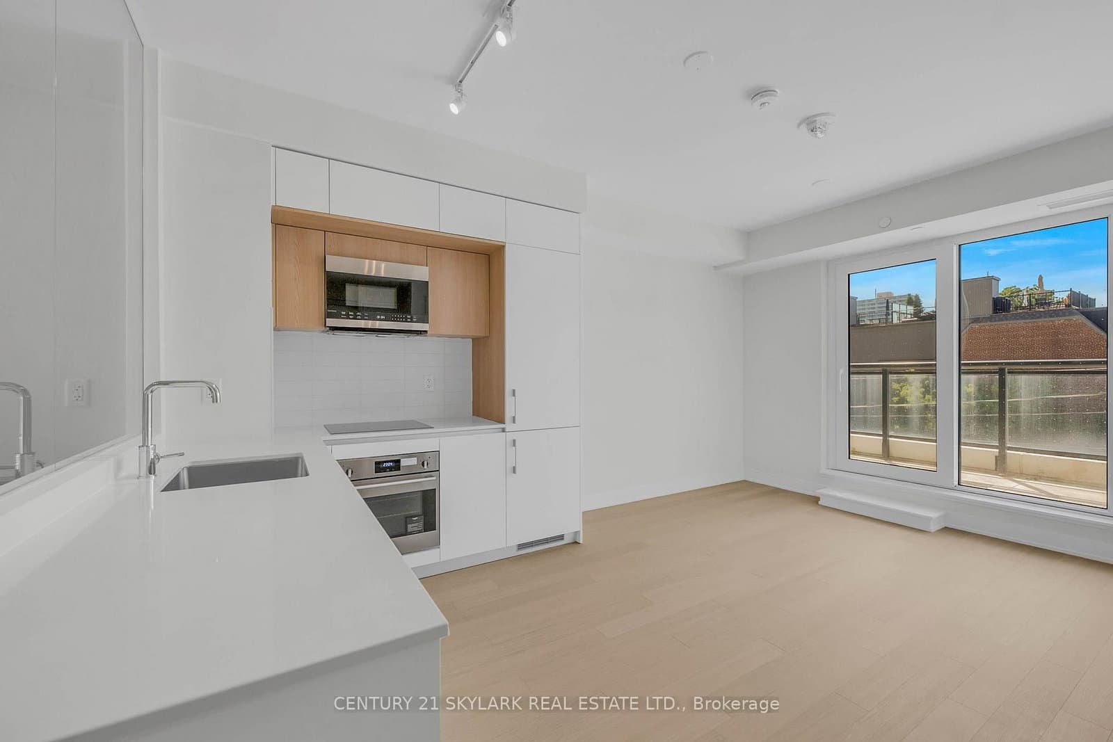 322 Dupont Street, Unit 206 thumbnail 4