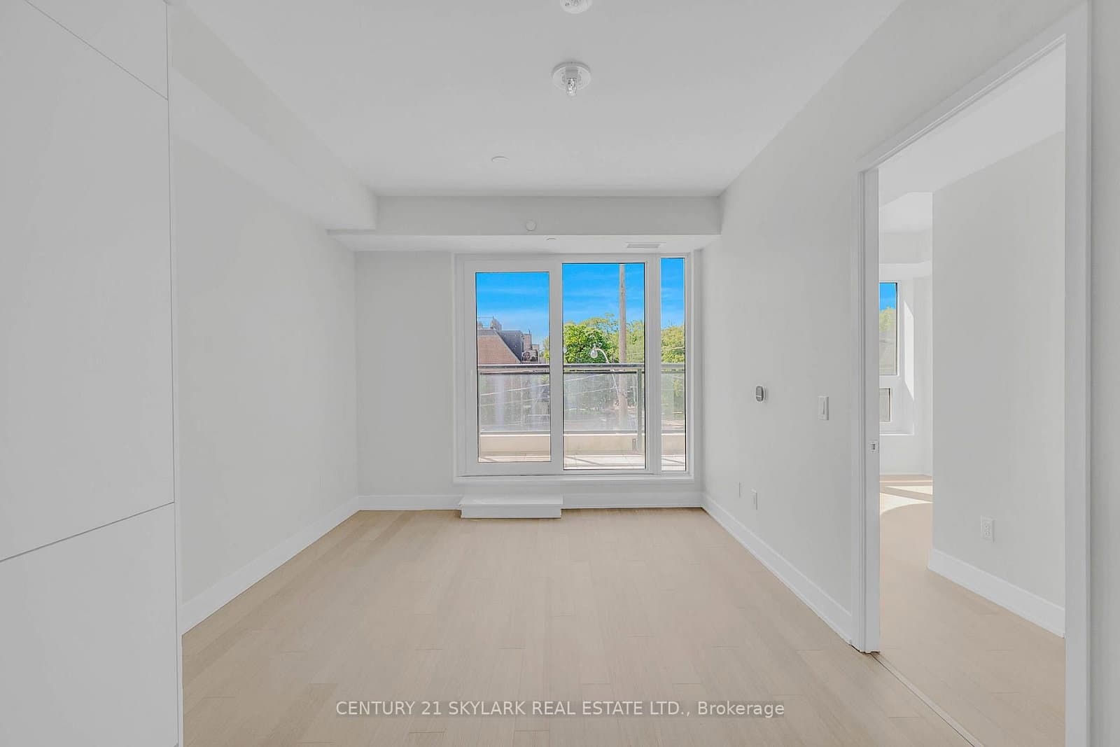 322 Dupont Street, Unit 206 thumbnail 6