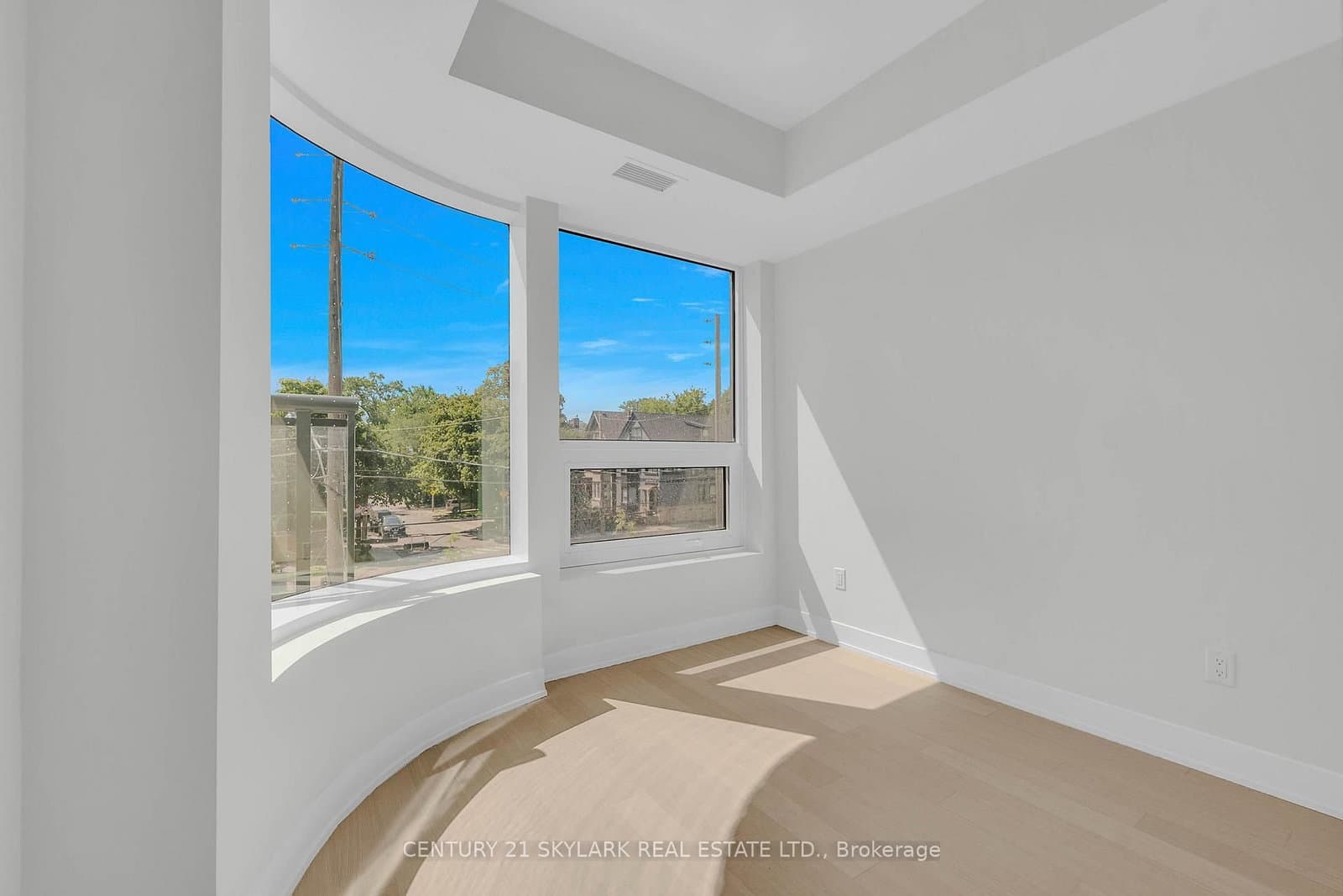 322 Dupont Street, Unit 206 thumbnail 8