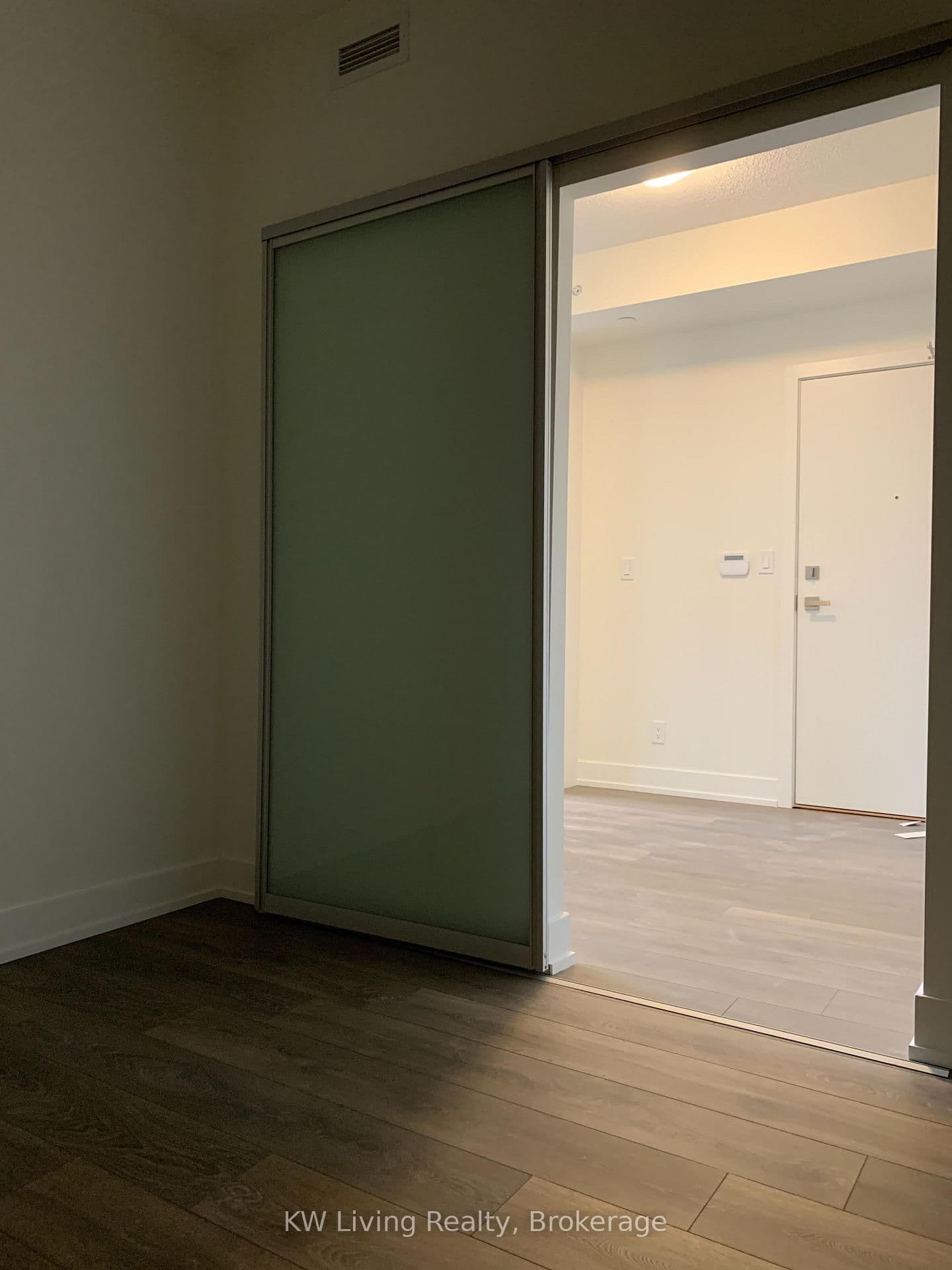 180 Fairview Mall Drive, Unit 1908 thumbnail 2