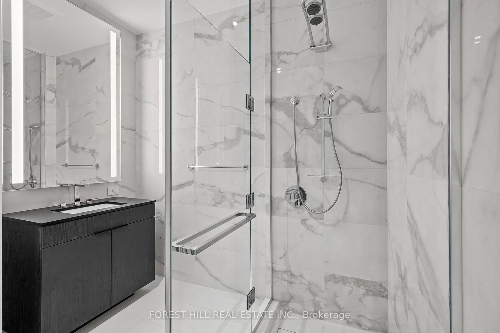 2 Avenue Road, Unit 1304 thumbnail 7