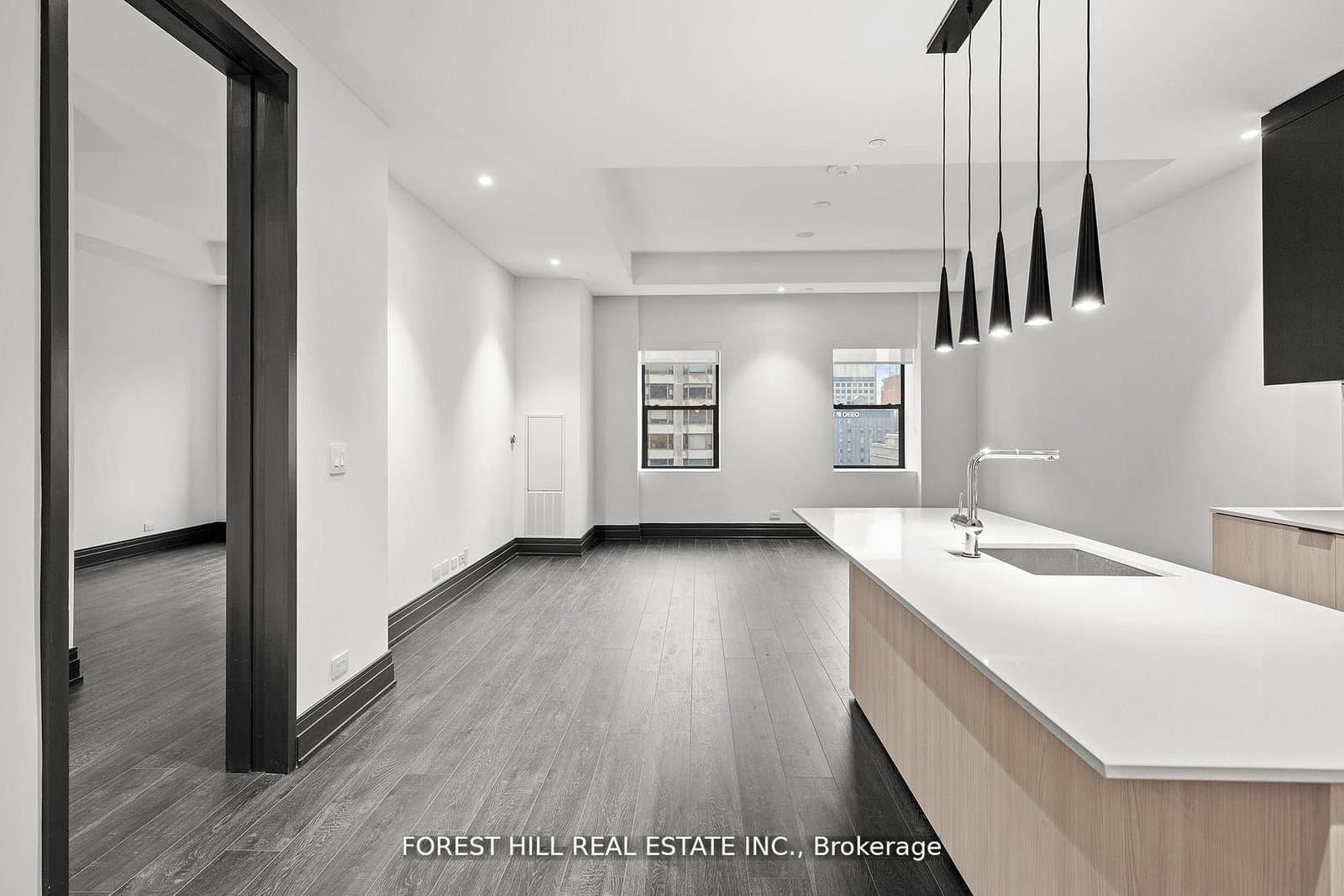 2 Avenue Road, Unit 1502 thumbnail 2