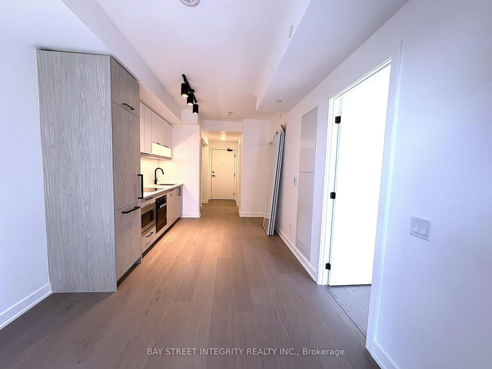 91 Montclair Avenue, Unit 1703 thumbnail 5