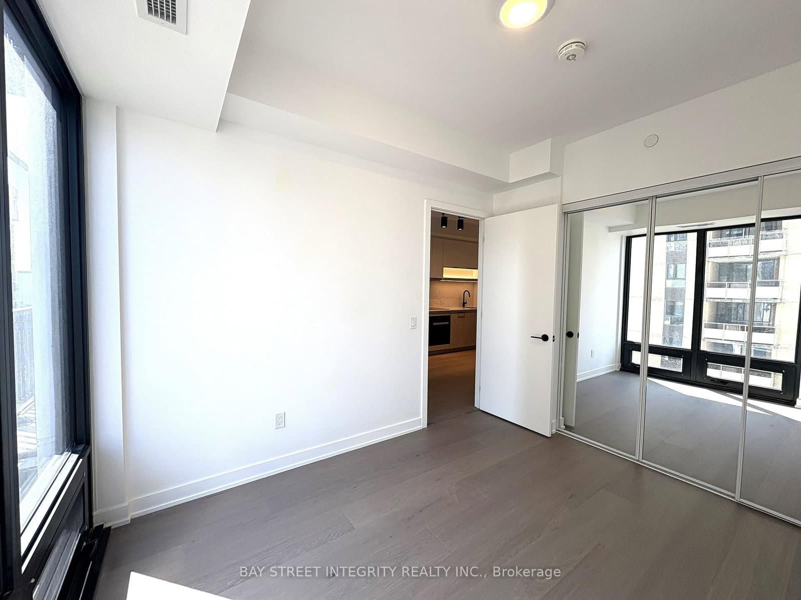 91 Montclair Avenue, Unit 1703 thumbnail 9