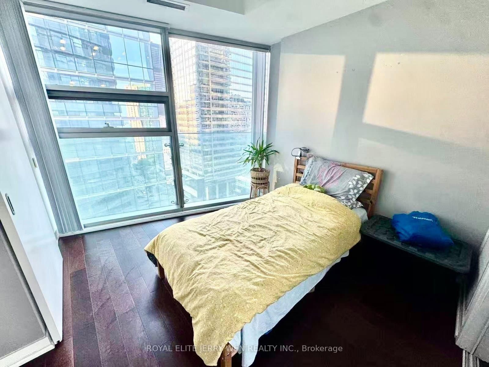 14 York Street, Unit 1710 thumbnail 3