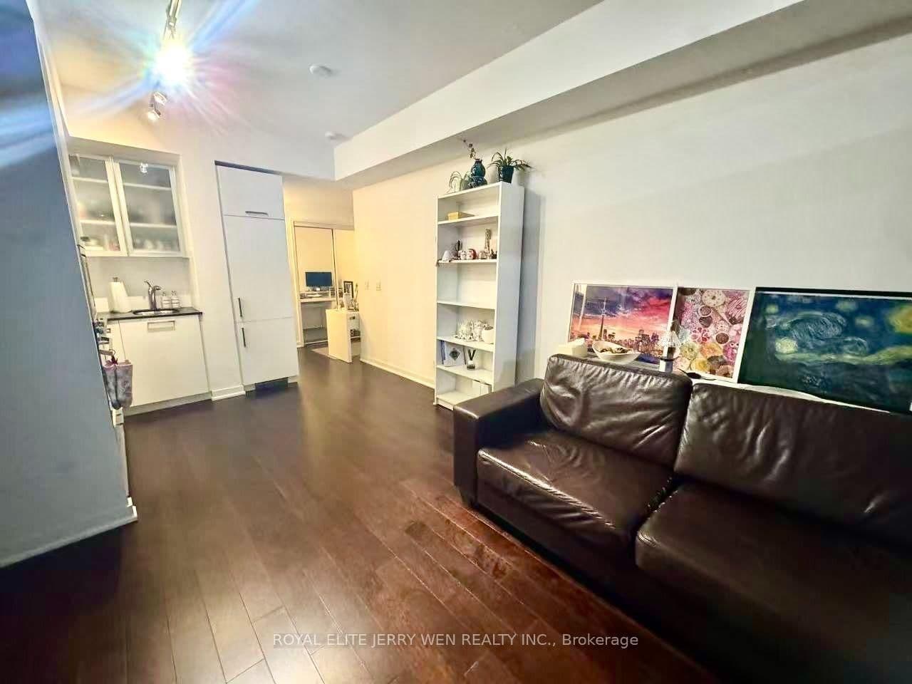 14 York Street, Unit 1710 thumbnail 8