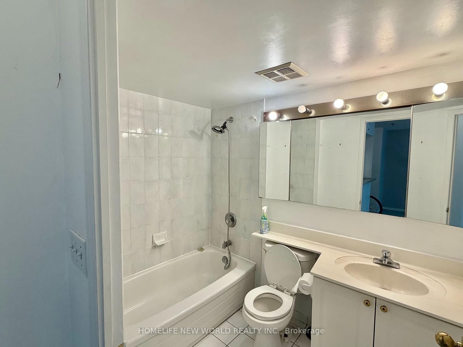 39 Pemberton Avenue, Unit 303 thumbnail 9