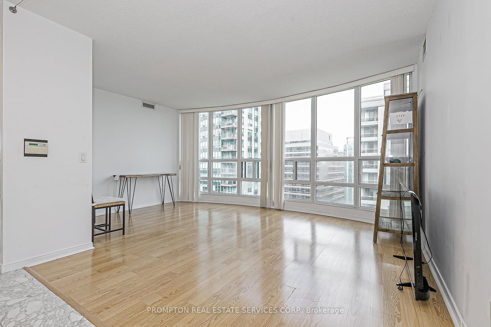 238 Doris Avenue, Unit 2009 thumbnail 3