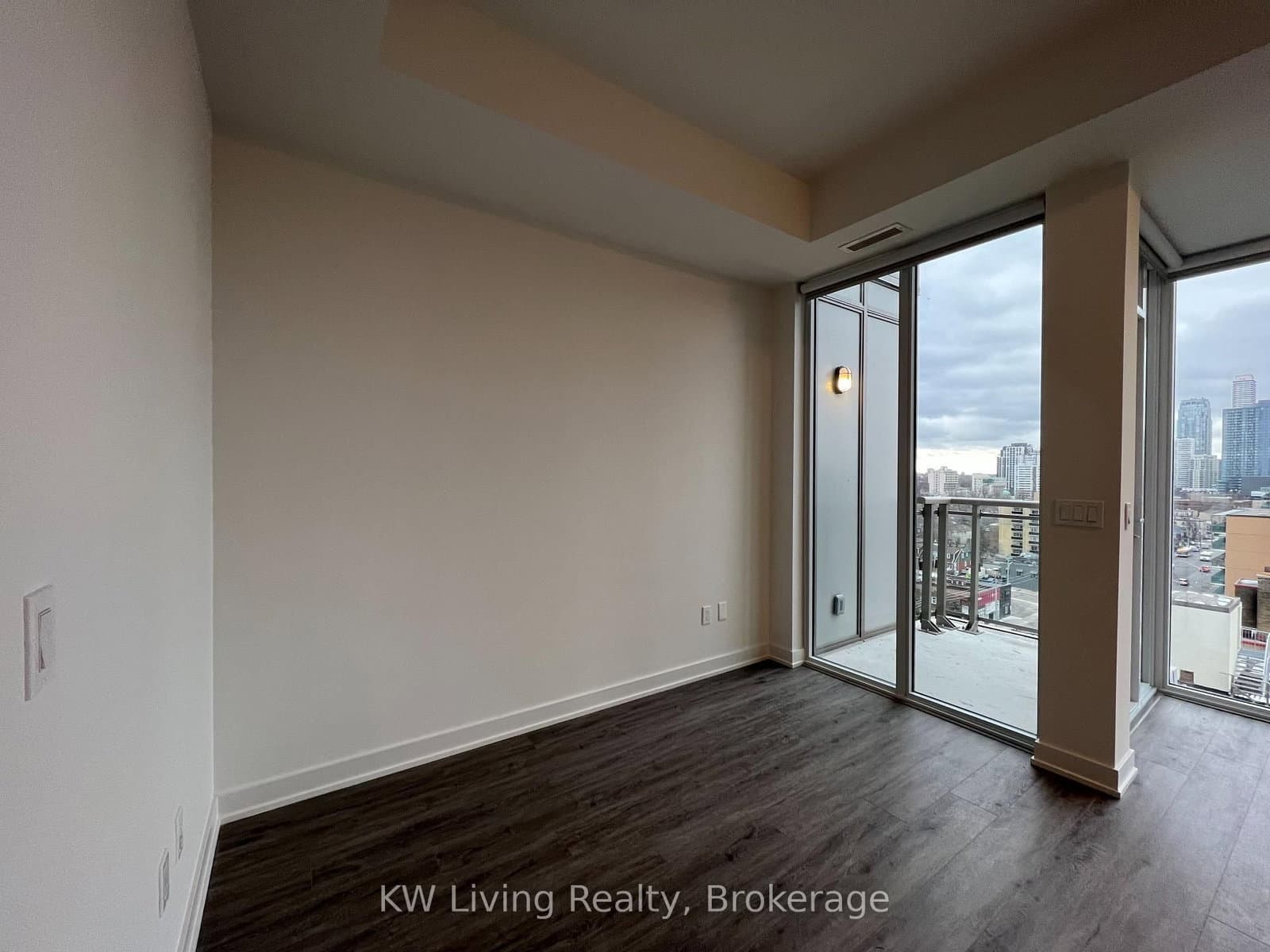 1 Cardiff Road, Unit 1105 thumbnail 5