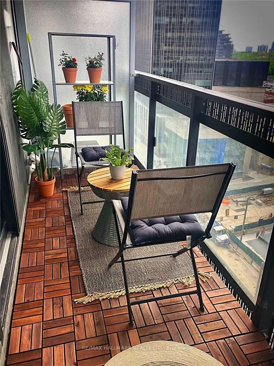 8 Eglinton Avenue E, Unit 604 thumbnail 5