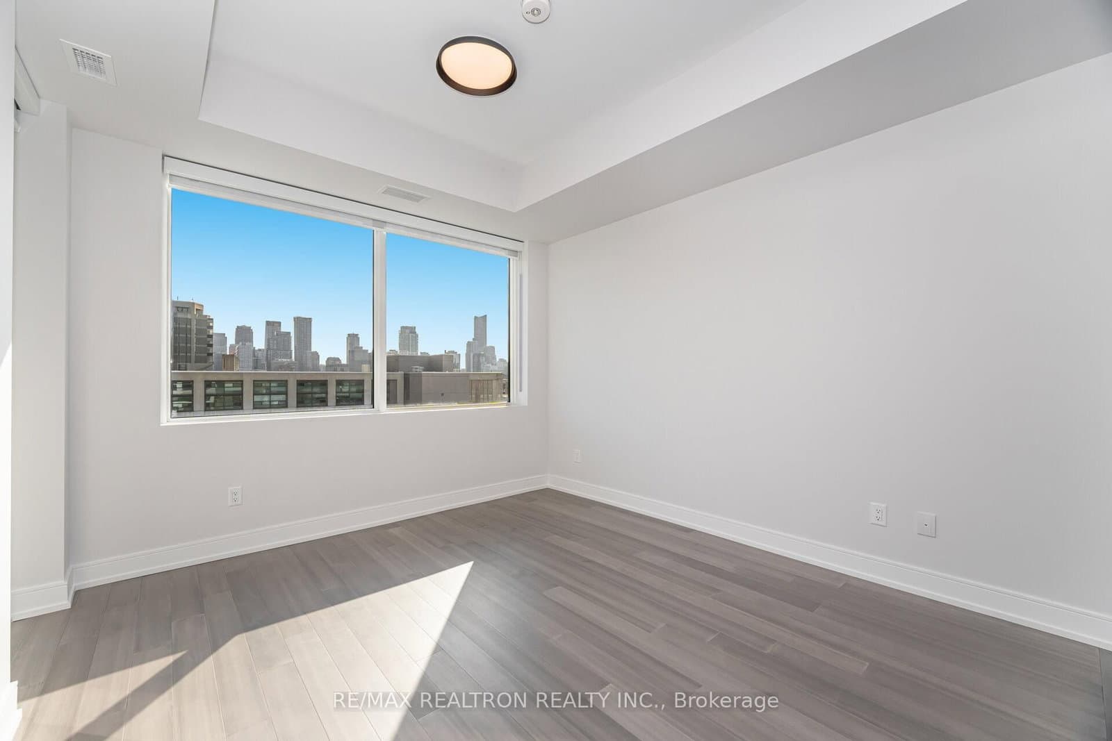 664 Spadina Avenue, Unit 508 thumbnail 3