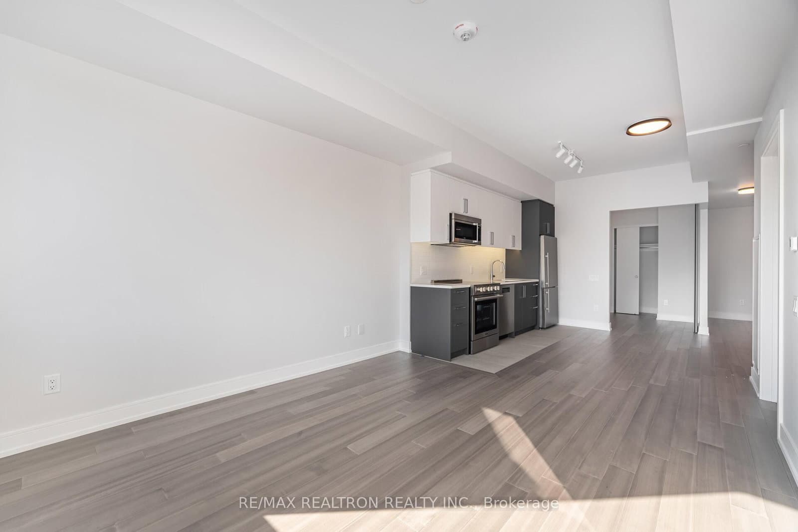 664 Spadina Avenue, Unit 508 thumbnail 4