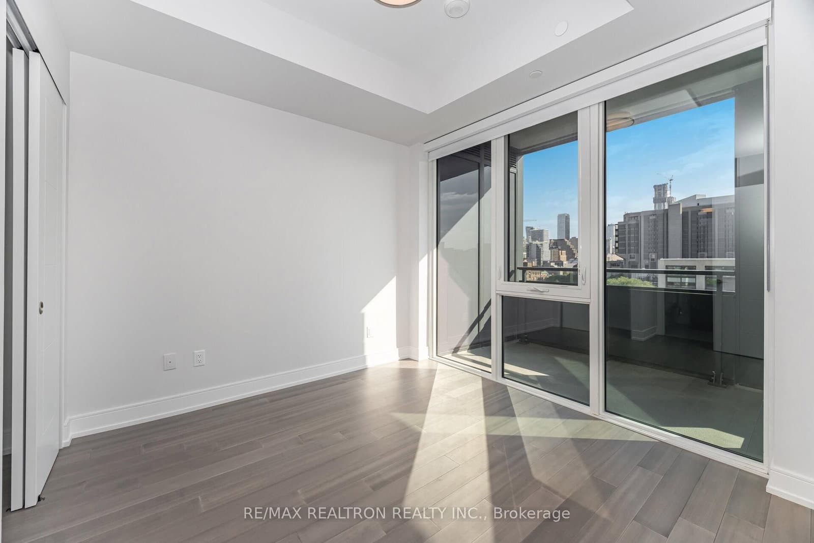 664 Spadina Avenue, Unit 508 thumbnail 8